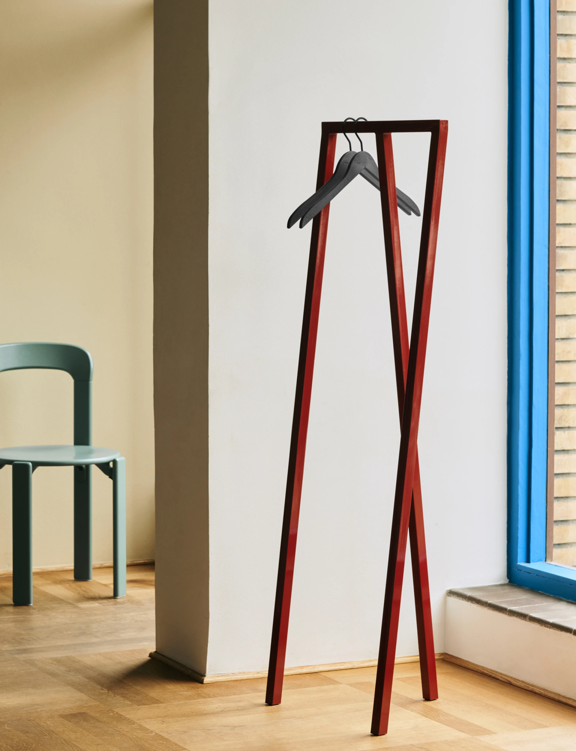 Loop Stand Hall Maroon red