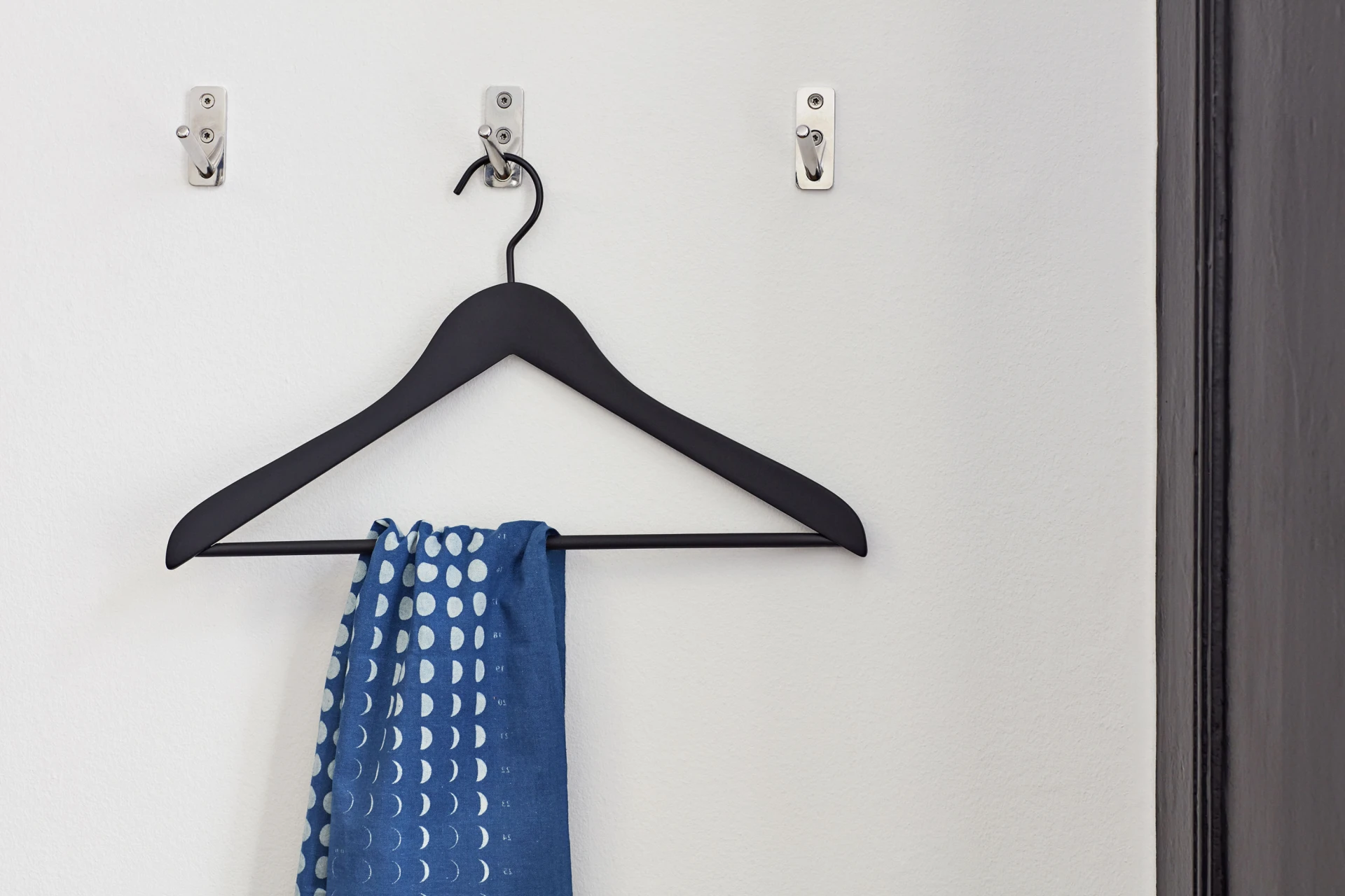 Soft Coat Hanger with Bar Set of 4 Slim Black