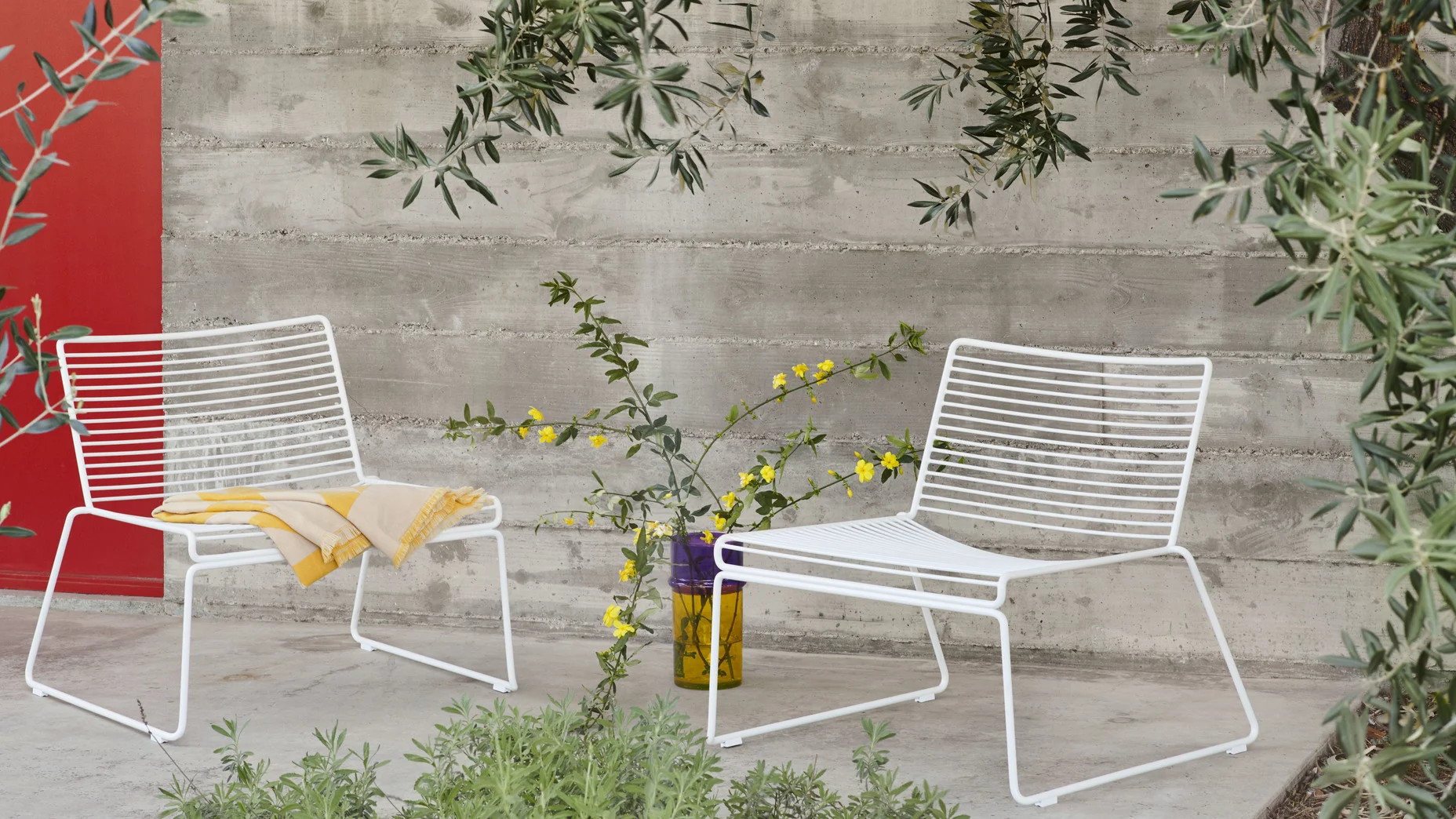 Hee Lounge Chair White