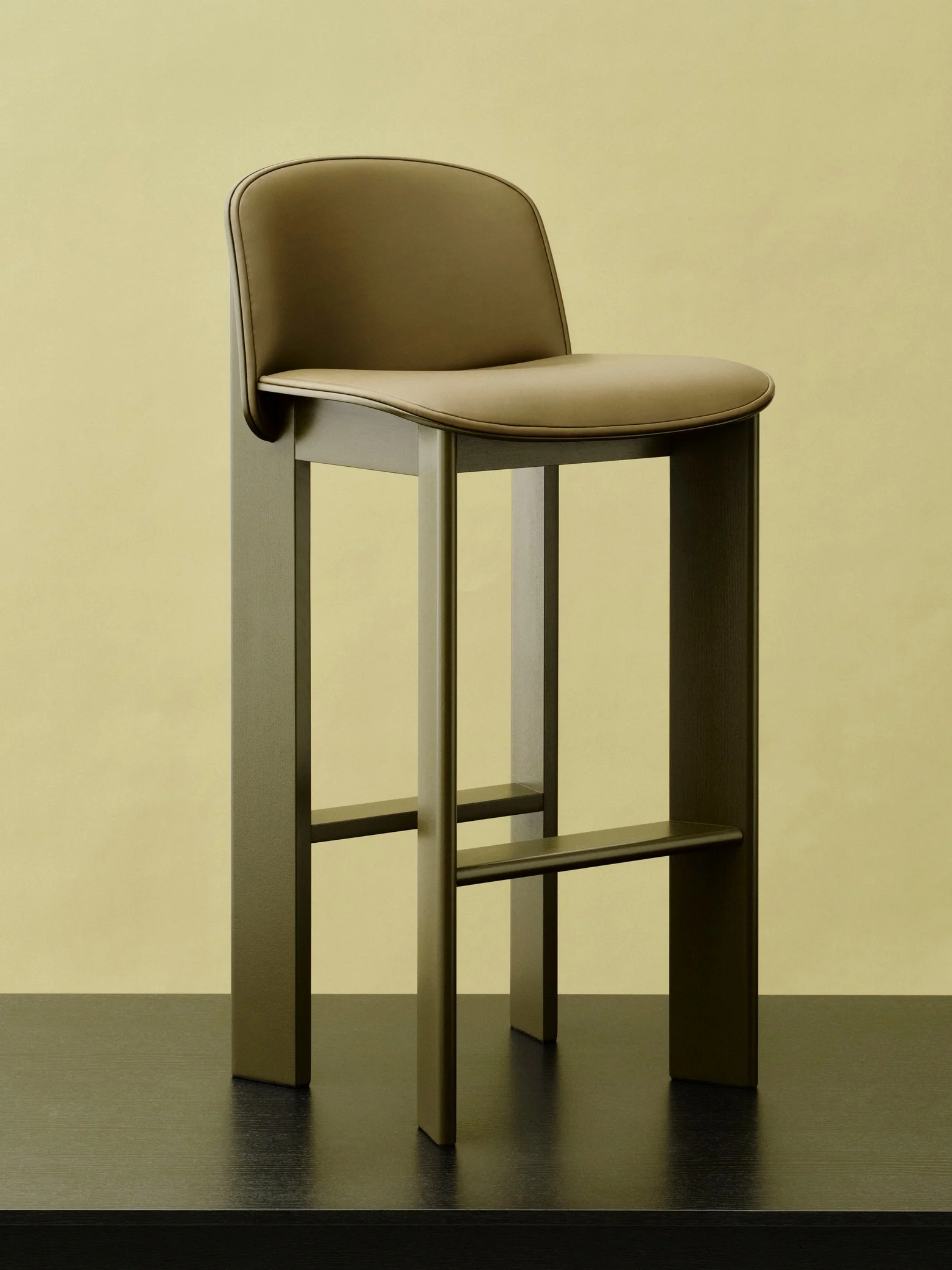 Chisel 35 Bar stool  with Backrest Front Upholstery