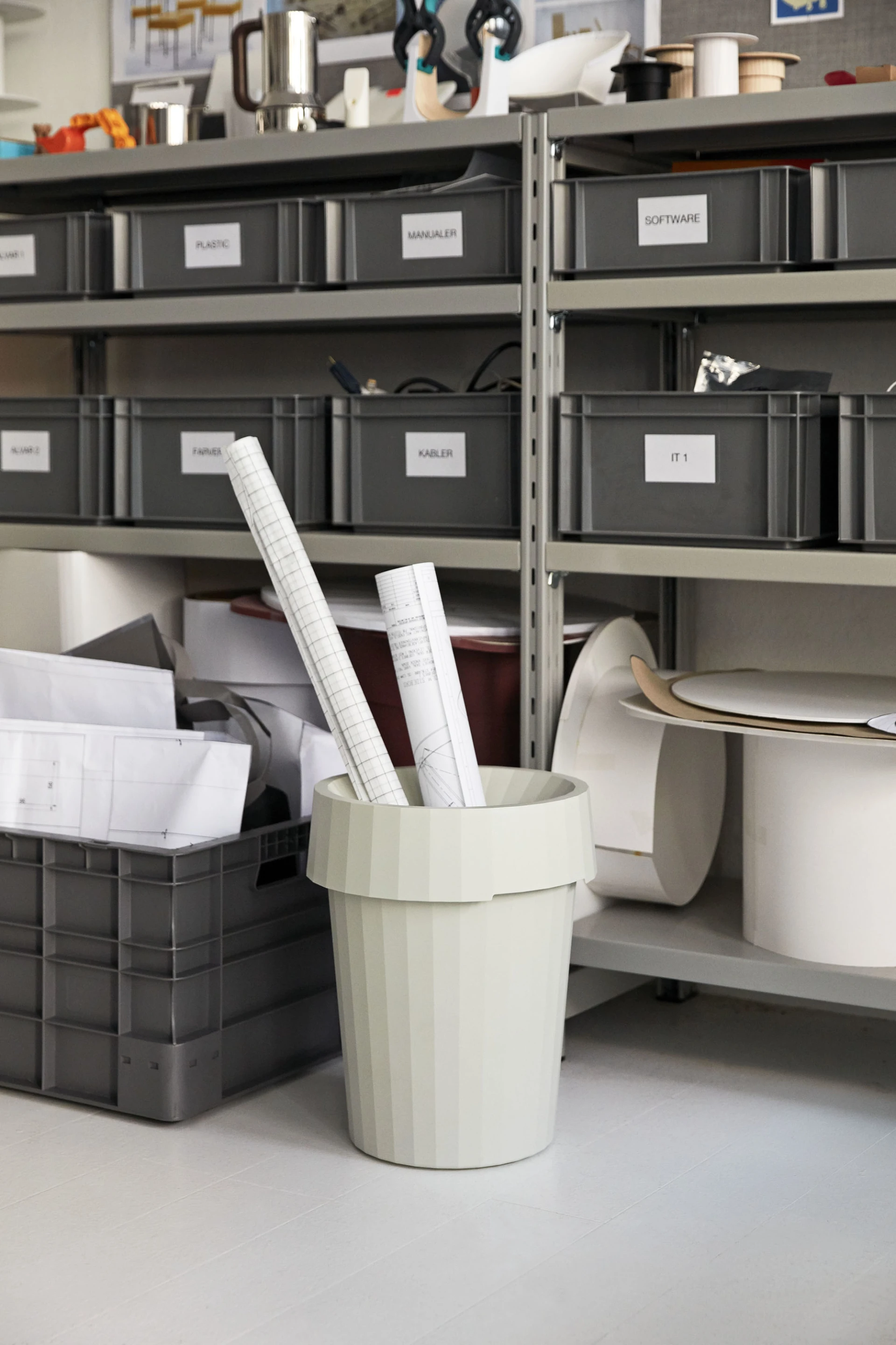 Shade Bin Off-white
