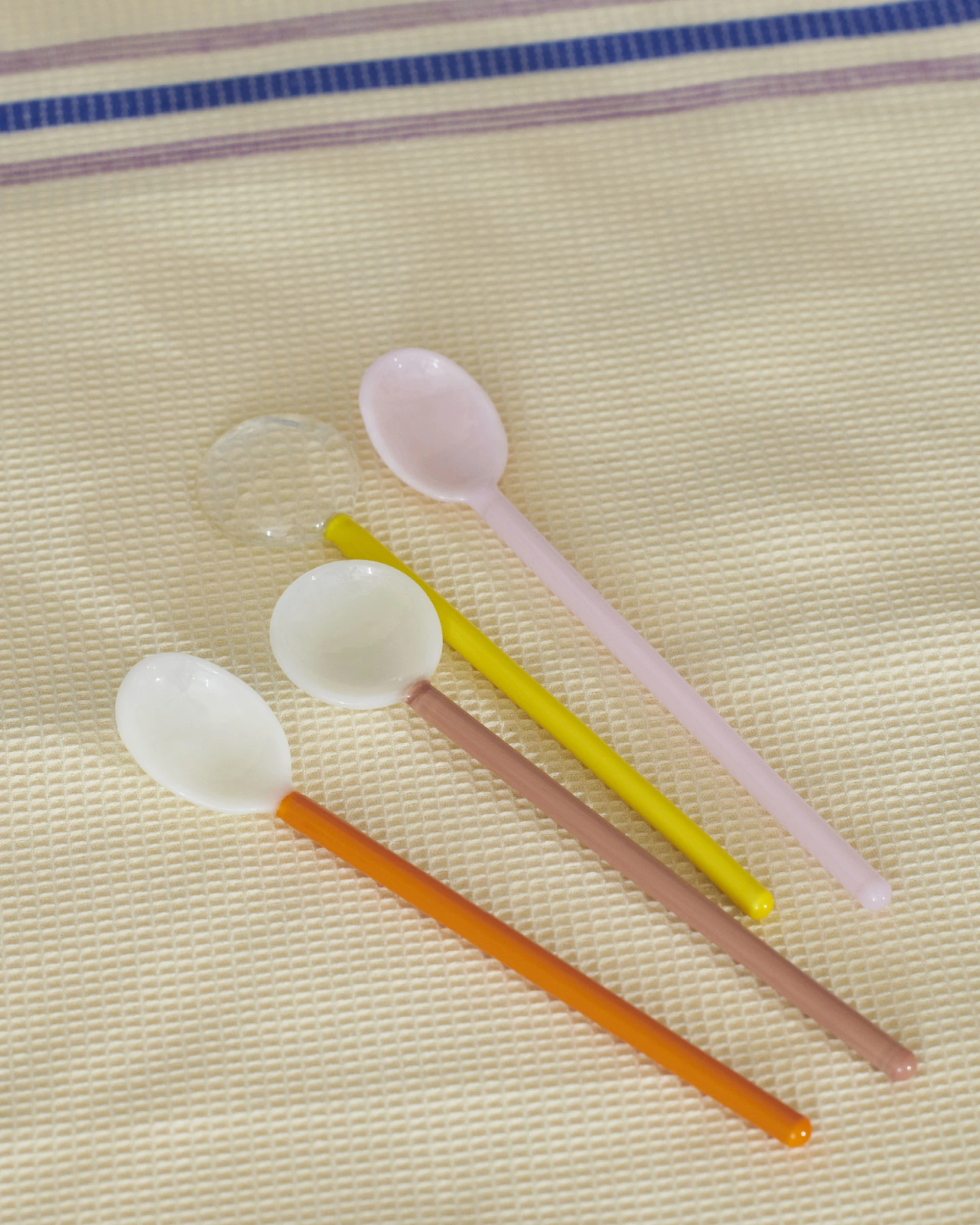 Glass Spoons Round Set of 2 Bright yellow and brown