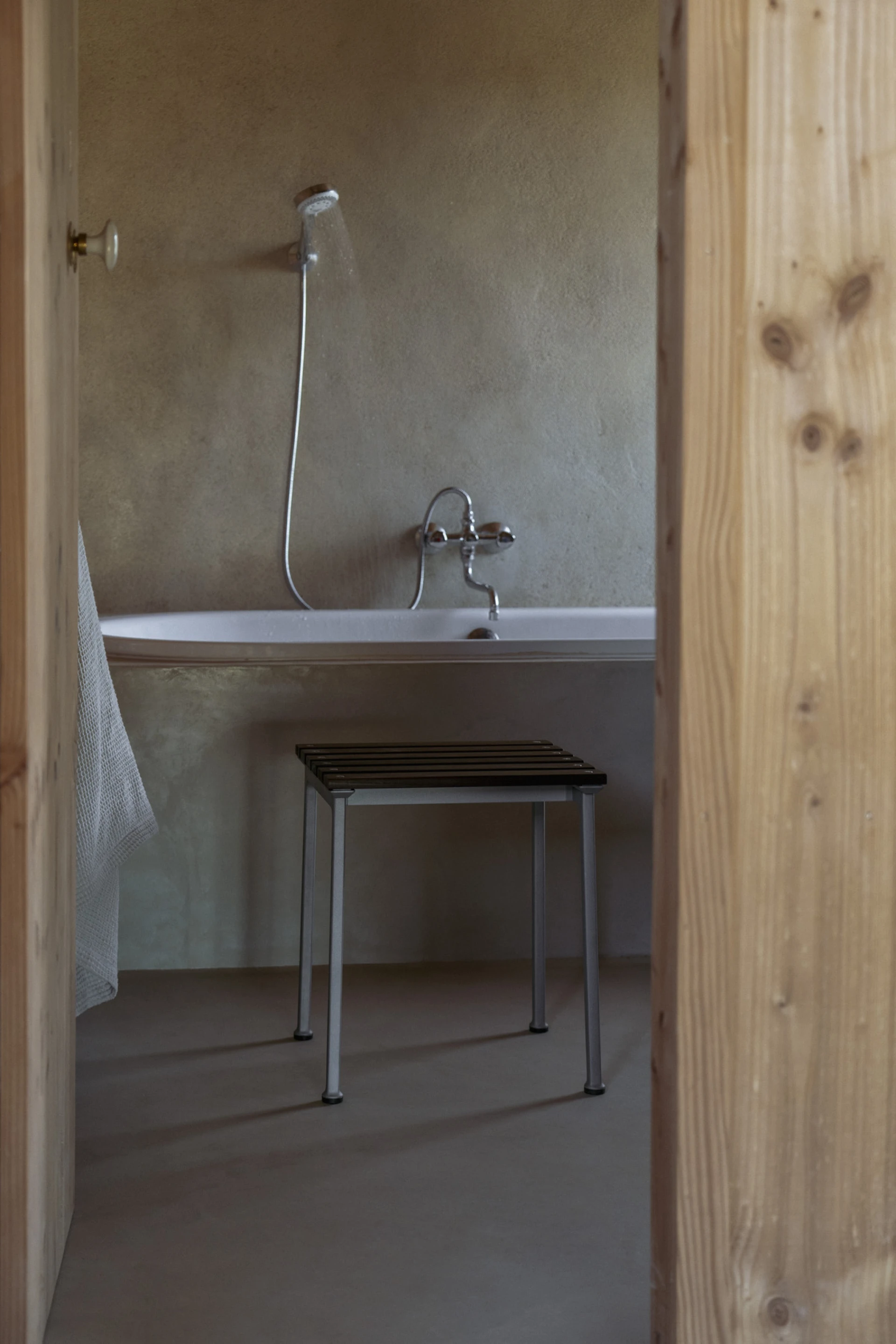 Traverse Stool