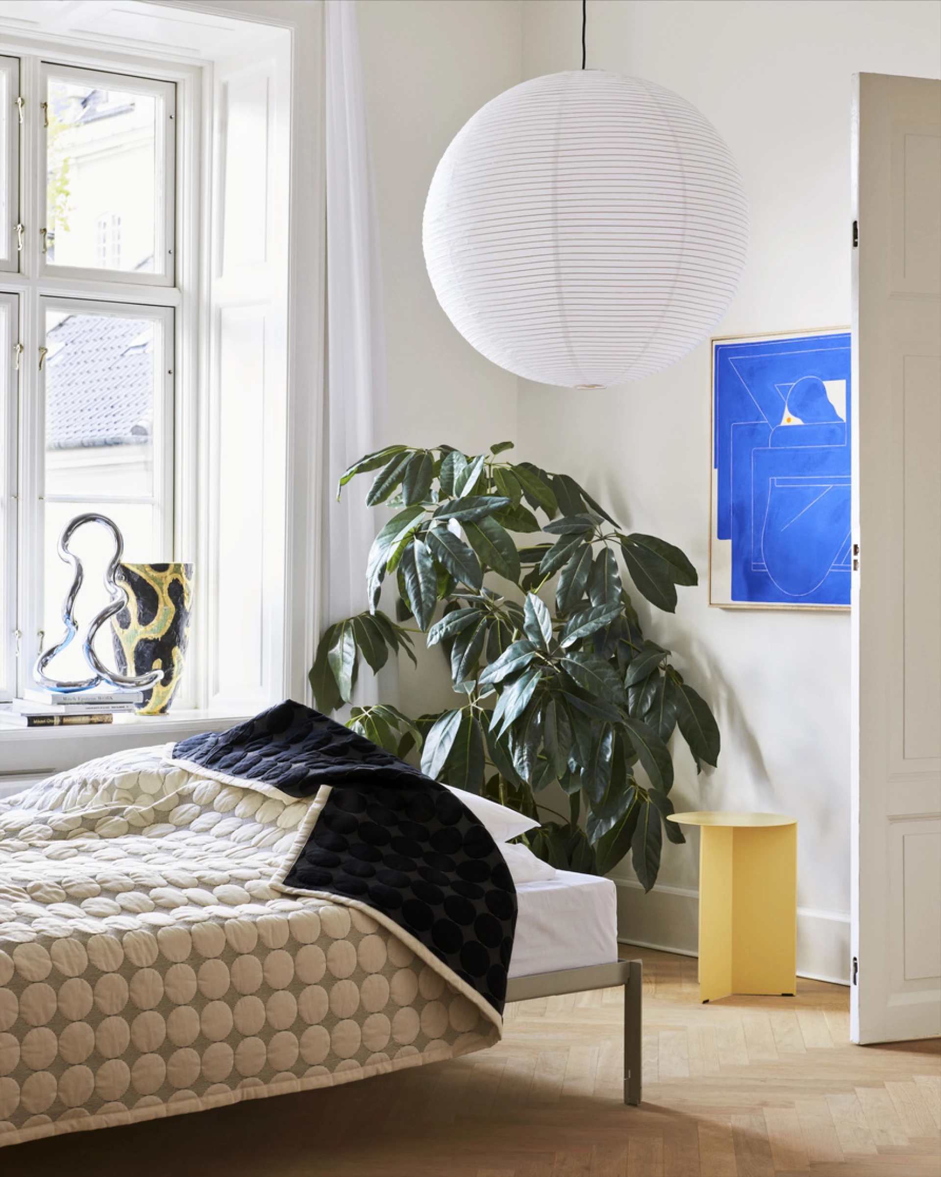 Slit Table Round High Light yellow