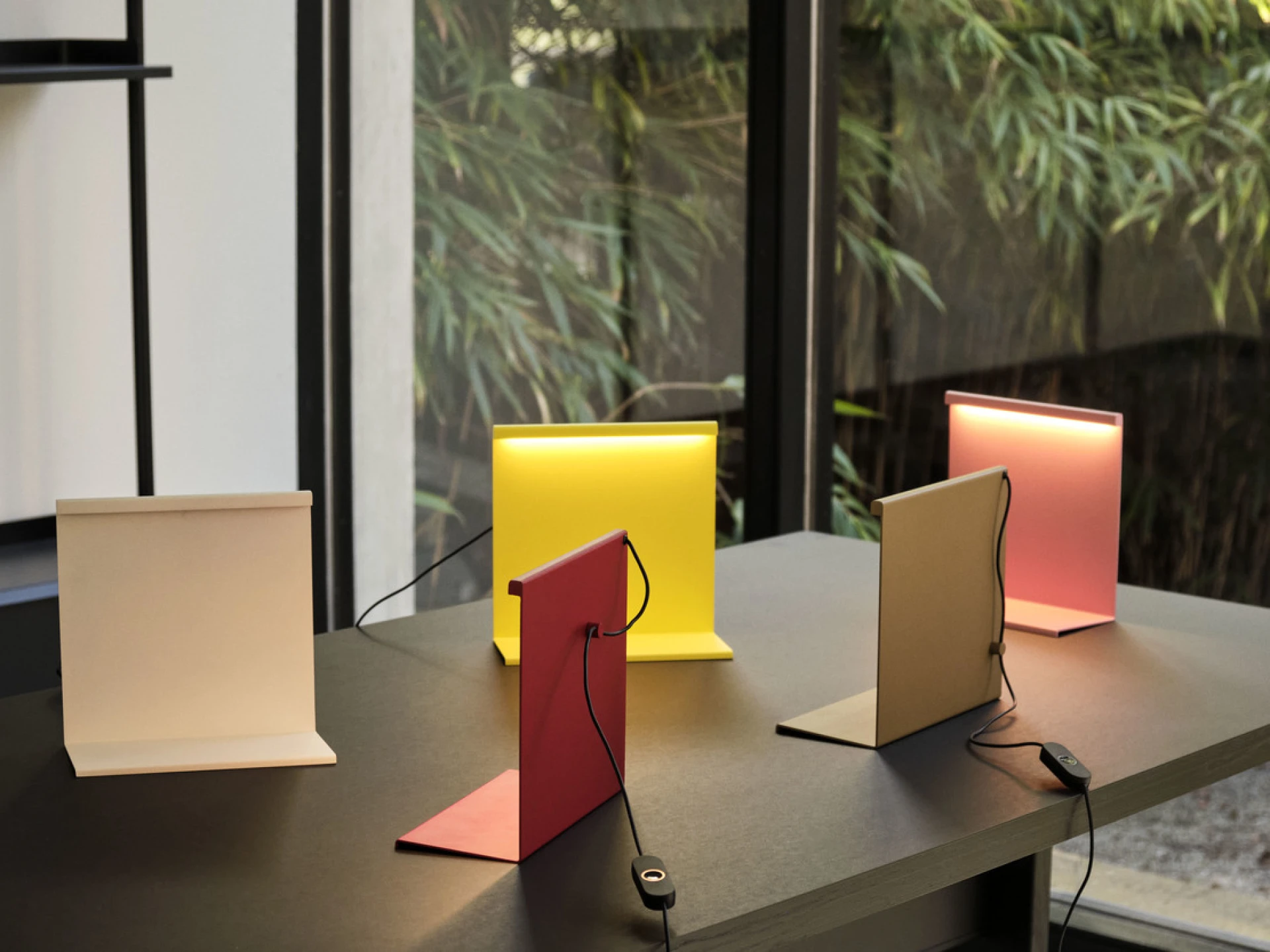LBM Table Lamp Tomato red
