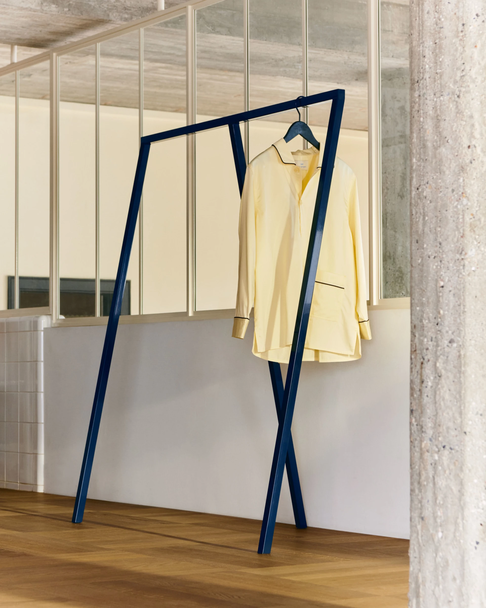 Loop Stand Wardrobe Deep blue