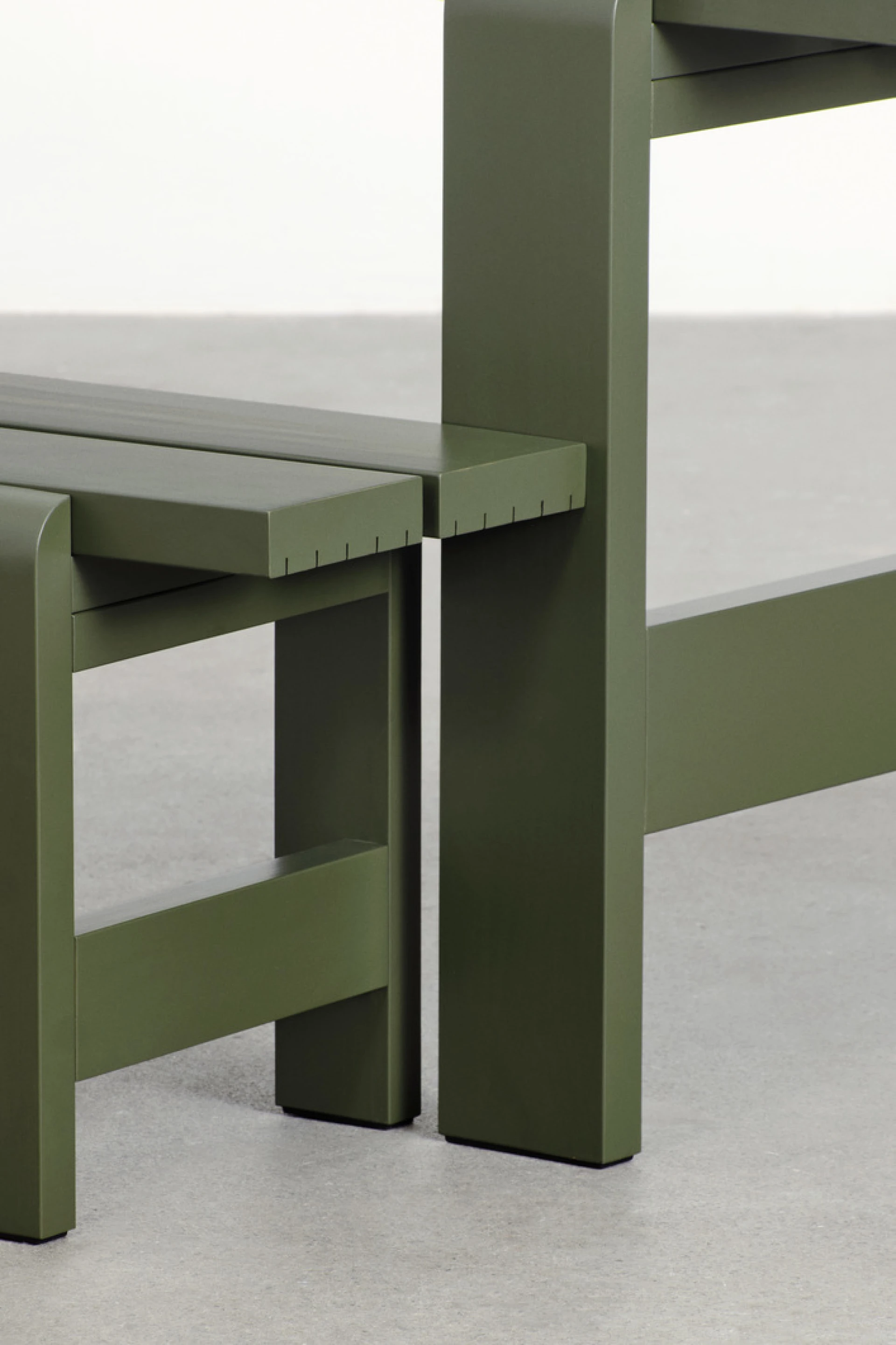 Weekday Bench L140 Olive