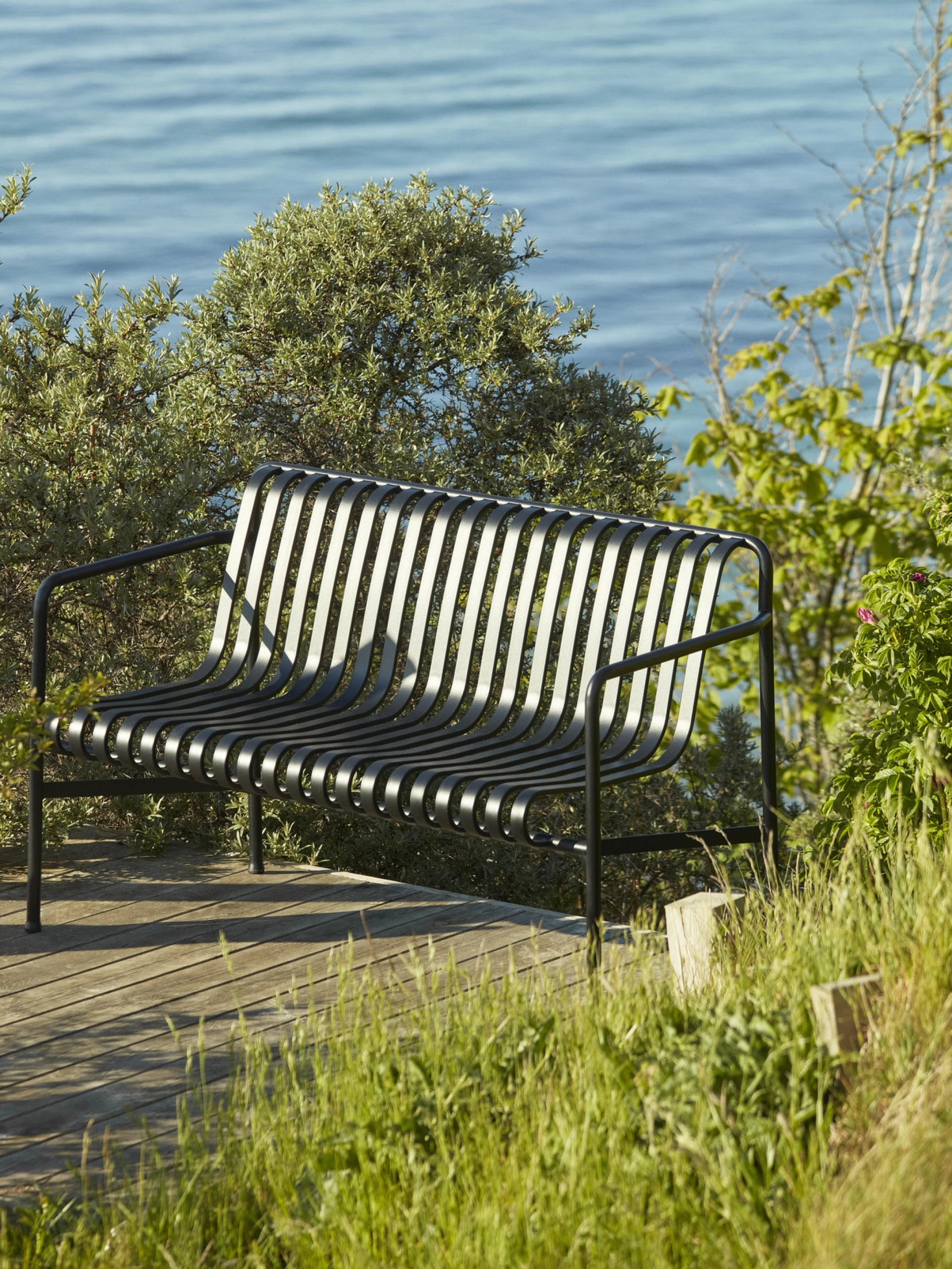 Palissade Dining Bench with Armrest