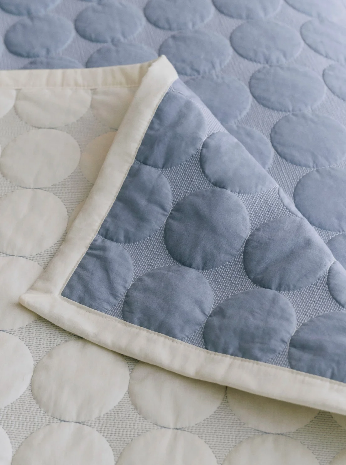 Mega Dot (Organic) W260 x L260 Dusty blue