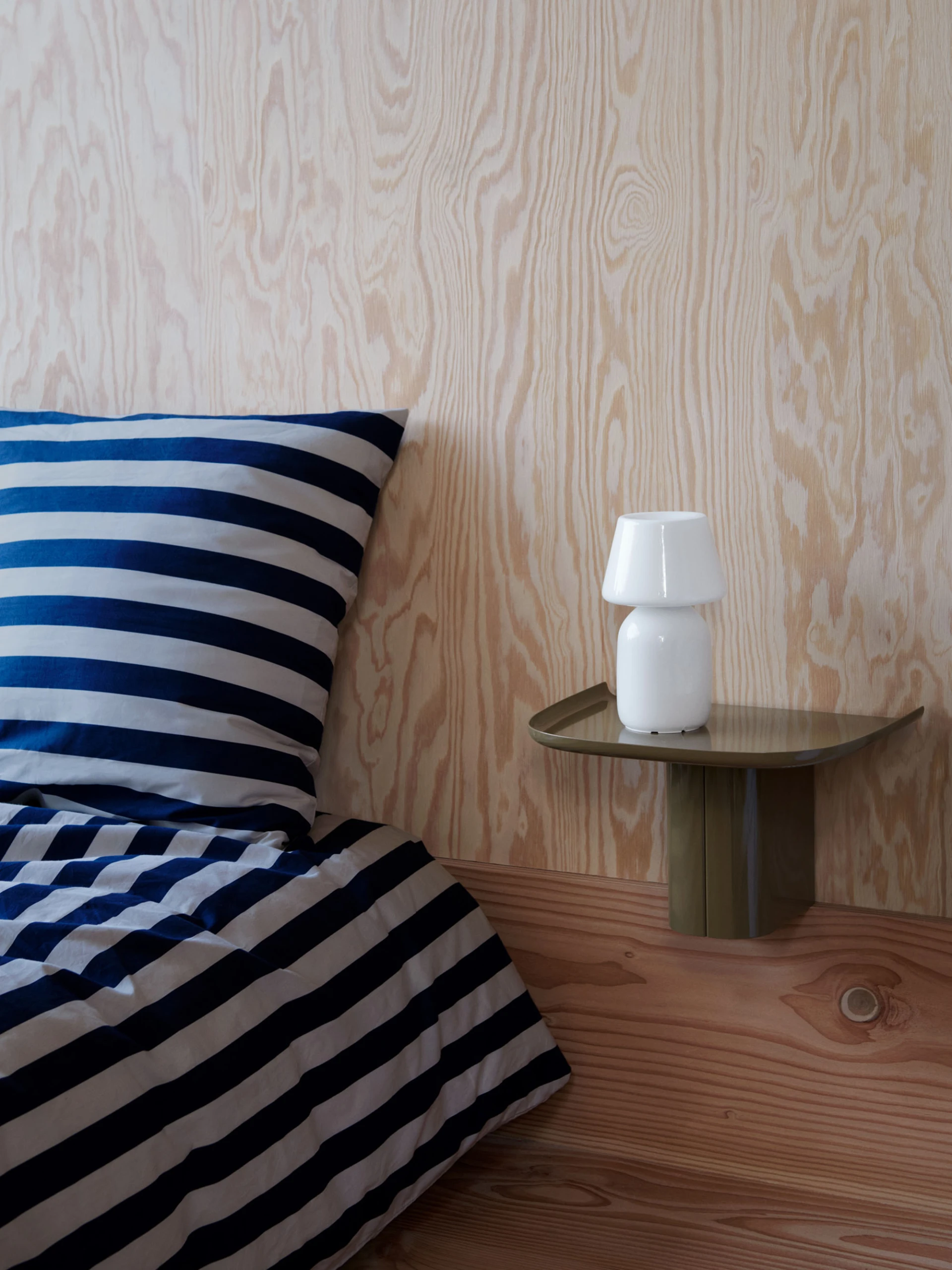 Apollo Portable Lamp White