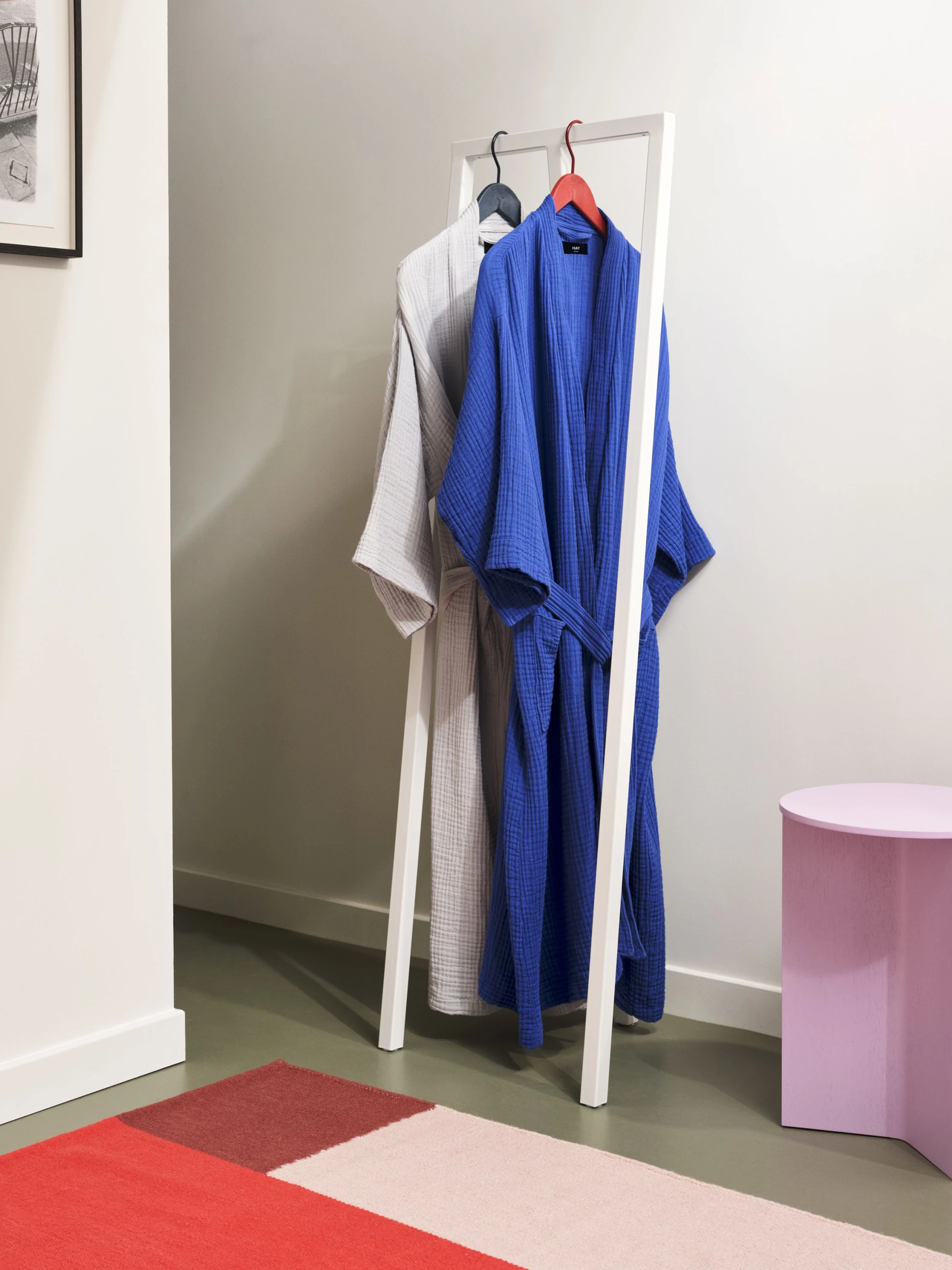 Loop Stand Hall White