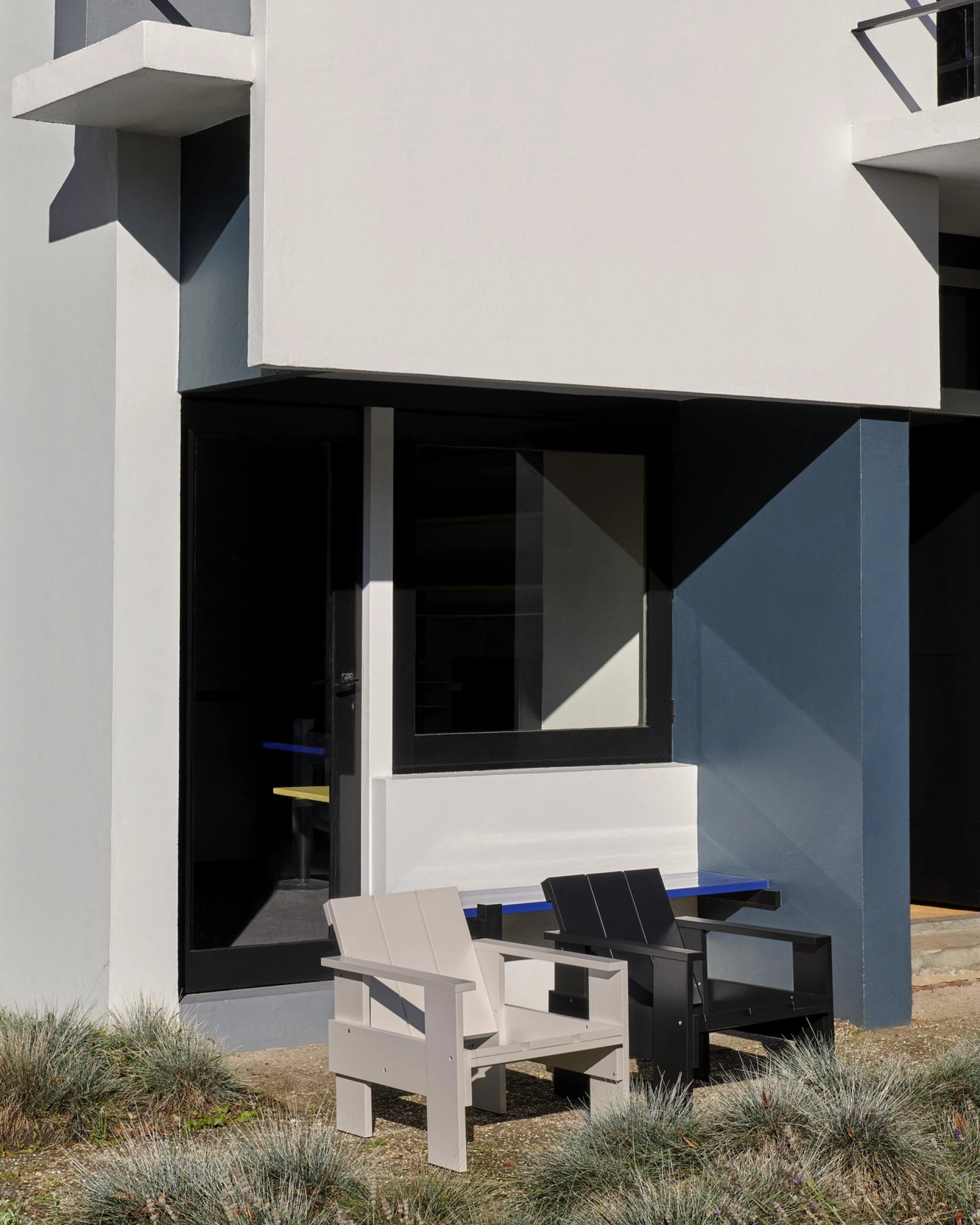 Crate Lounge Chair Black