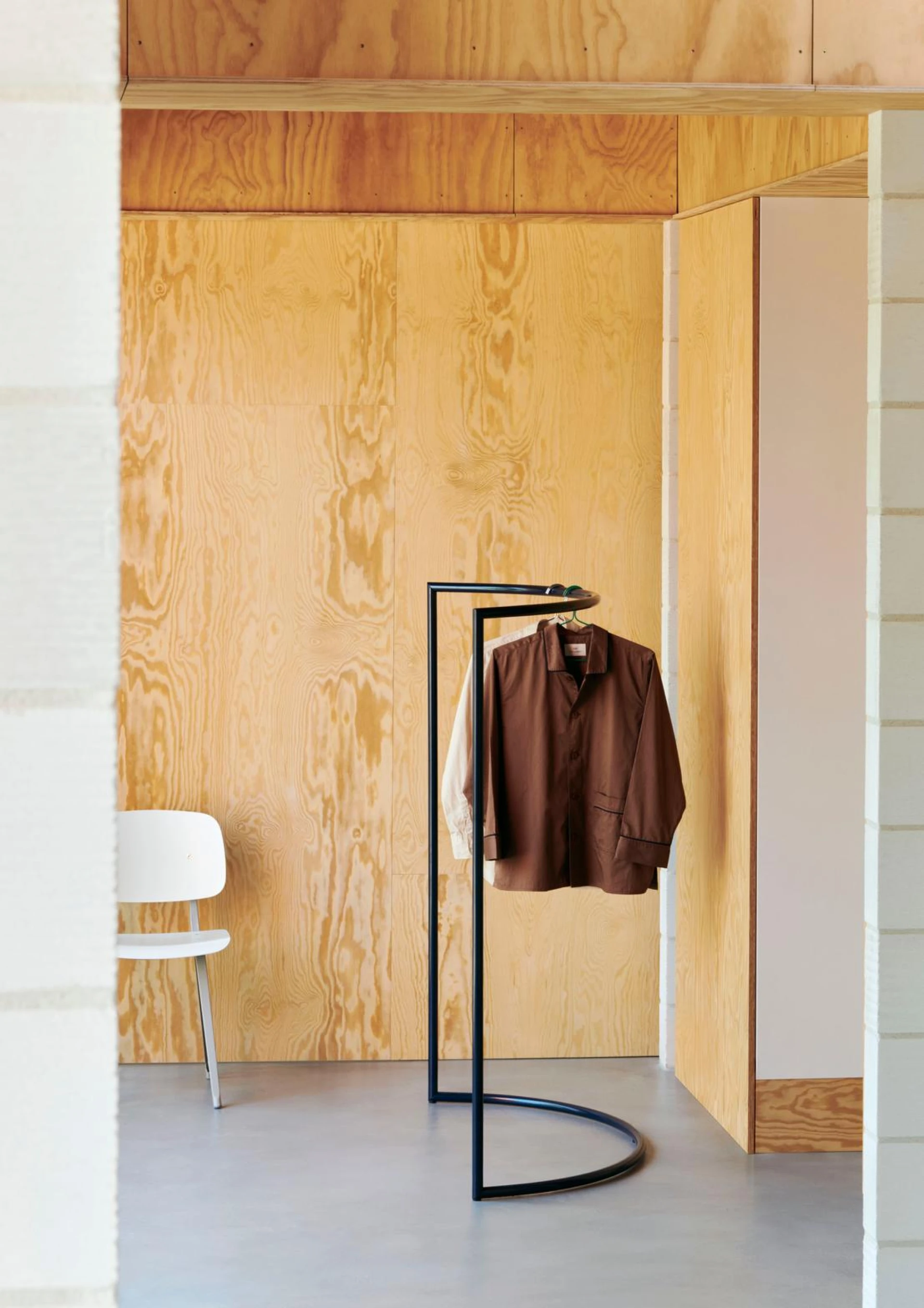 Colour Rack C-Shape Black