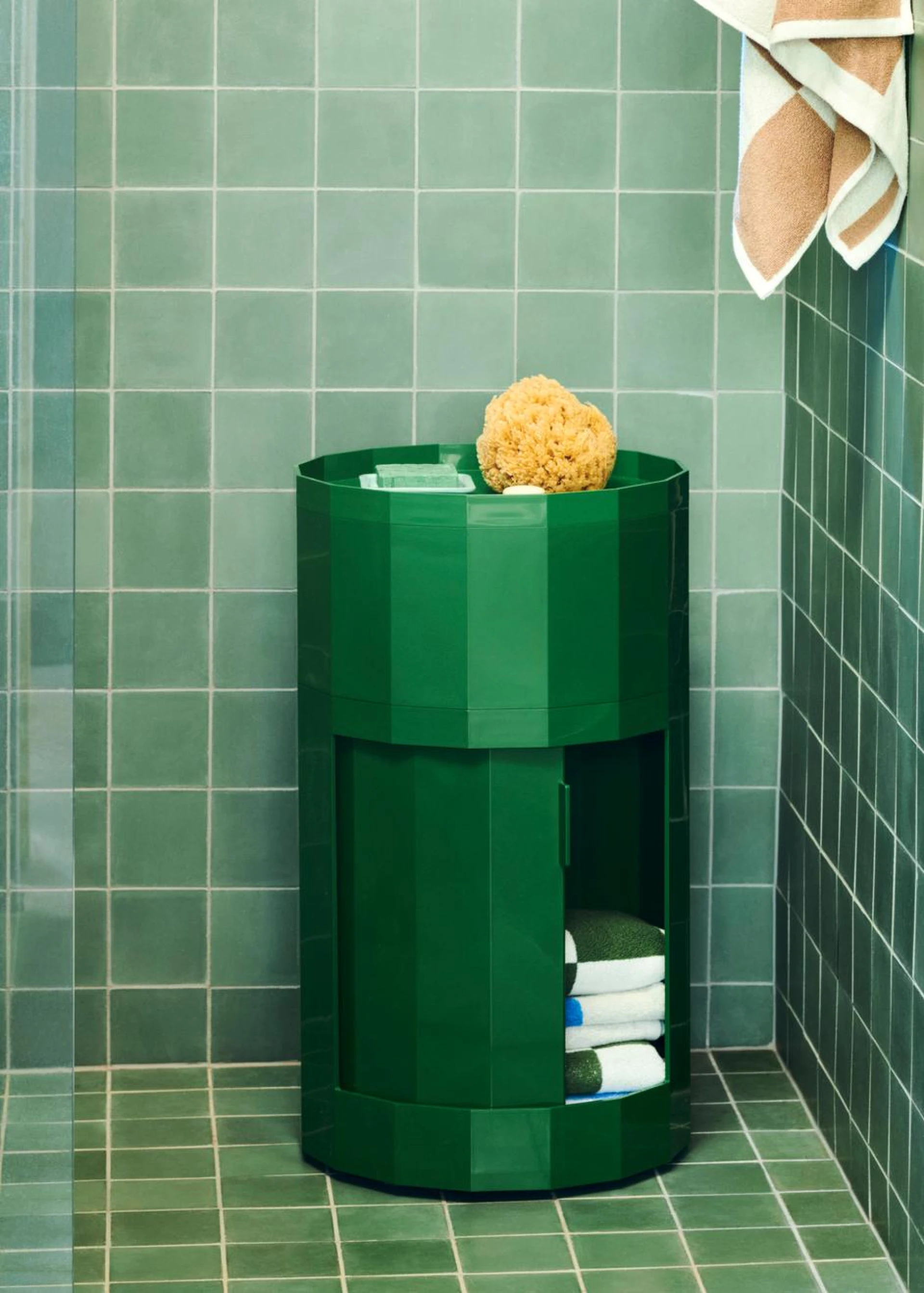 Facet Cabinet High Spinach green