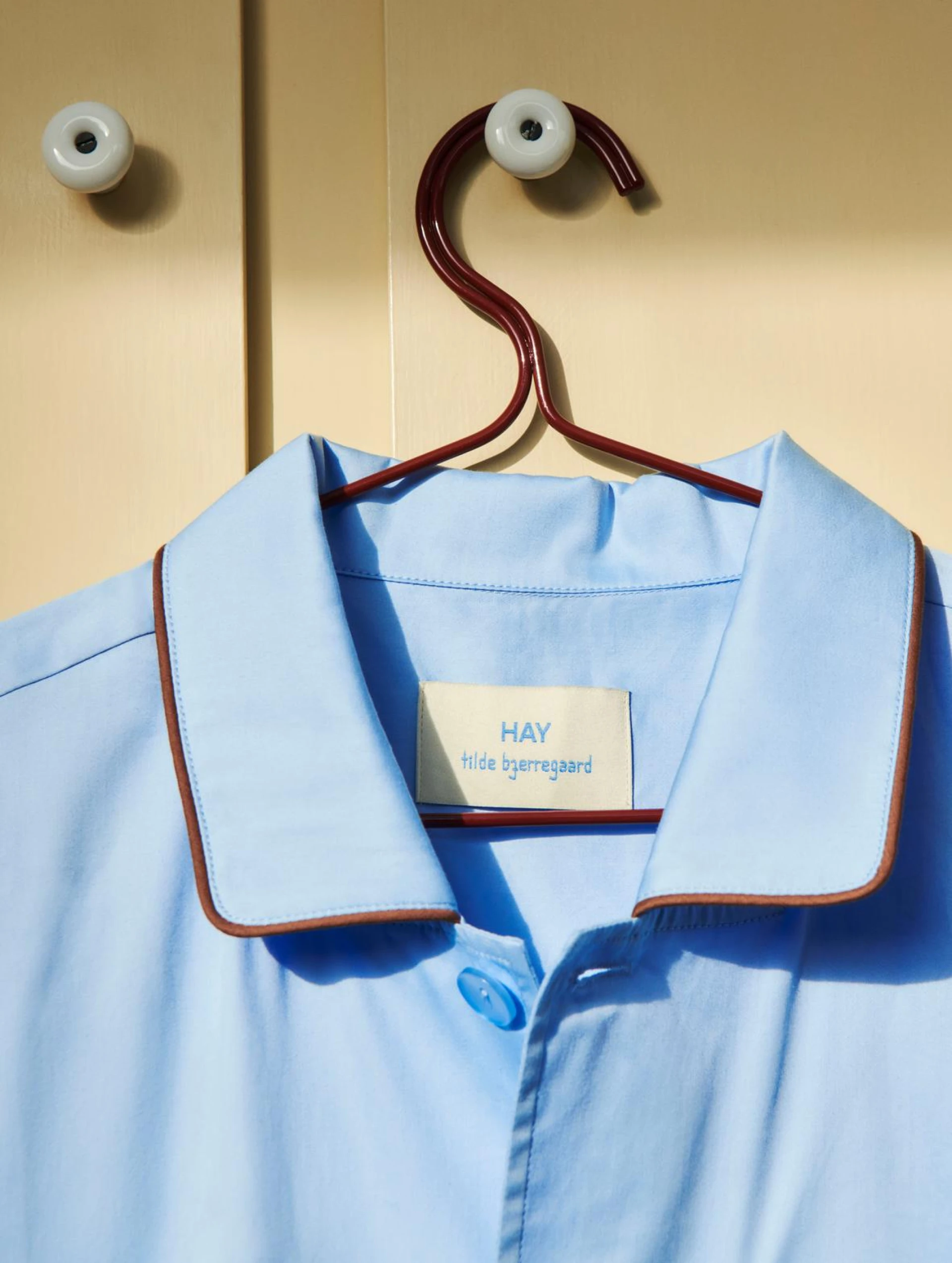 Colour Hanger Set of 3  Maroon red