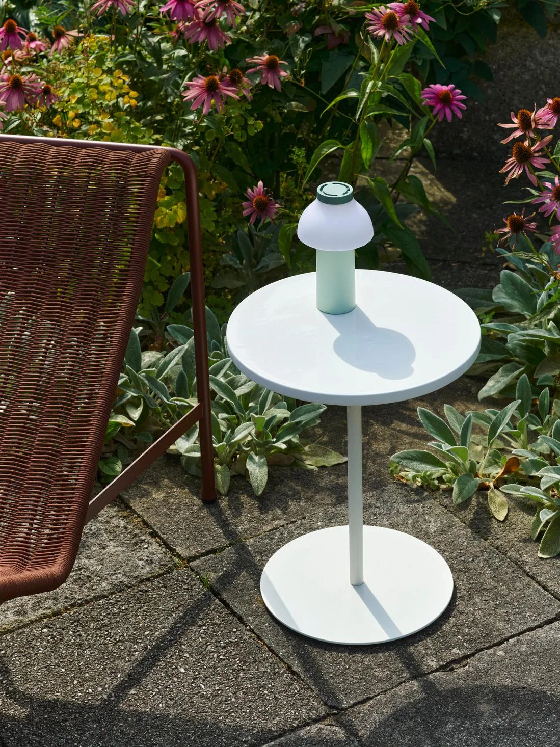 Pyro Coffee Table Cream white powder coated frame - D45 x H49 - Eggshell ceramic tabletop