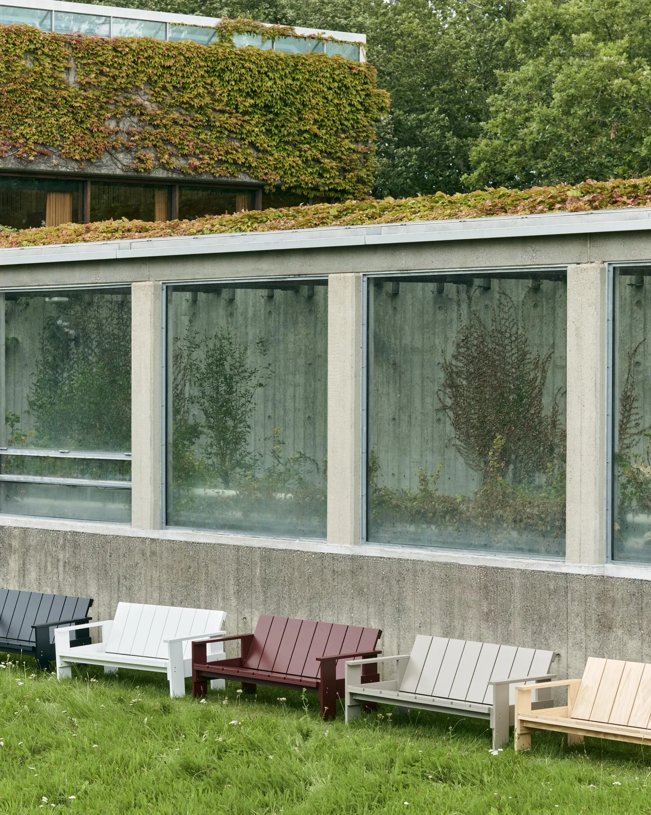 Crate Lounge Sofa Iron red