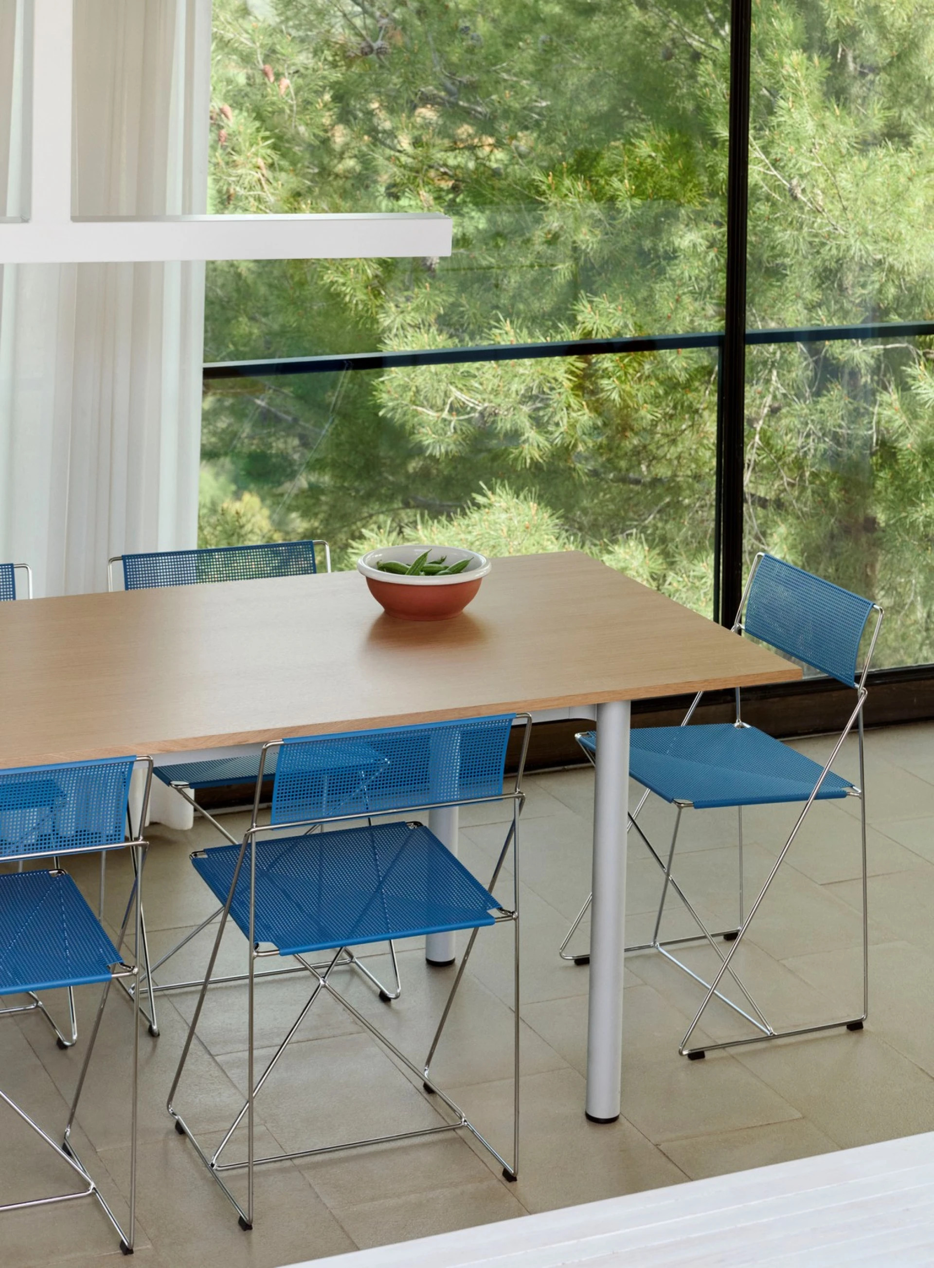 Annex Table Overhang