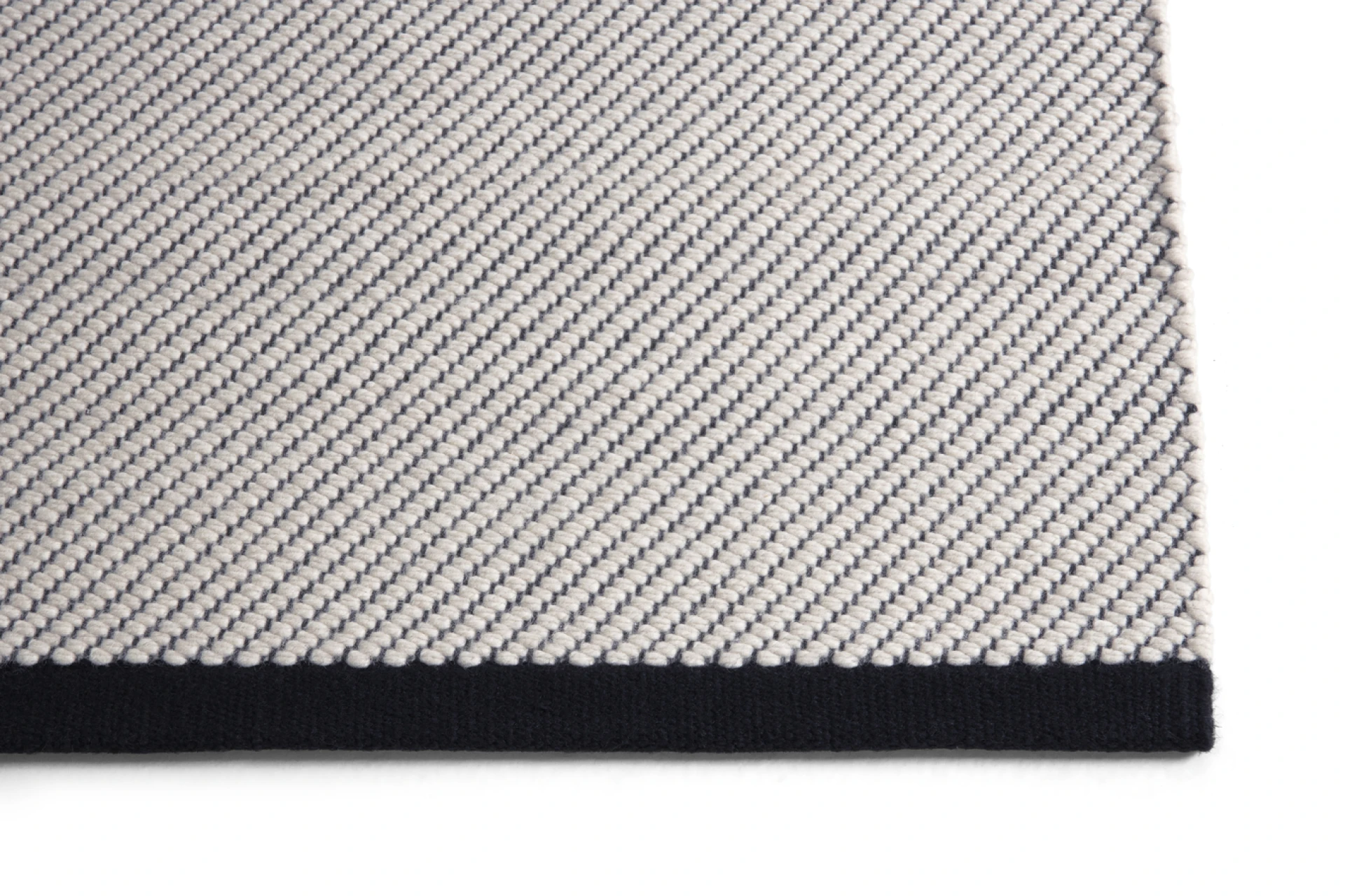 Bias Rug Tint 170 x 240 Black tint