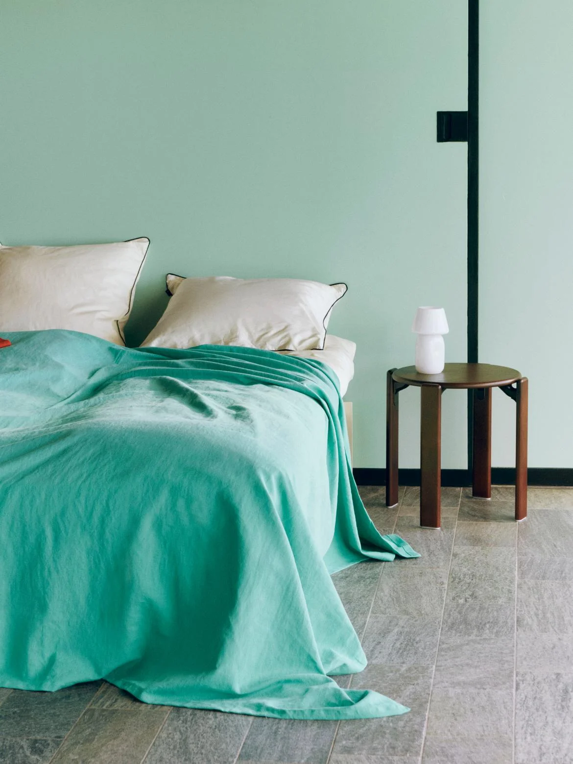 Linen Bedspread 240 x 260 Emerald green
