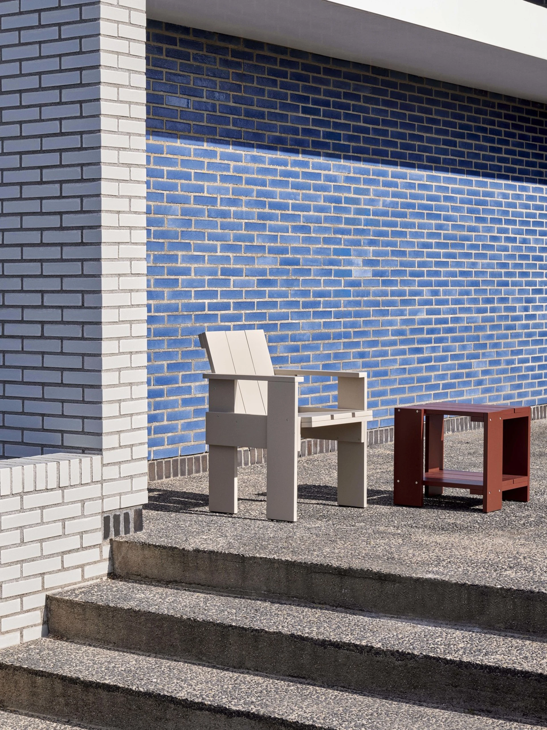 Crate Side Table Iron red