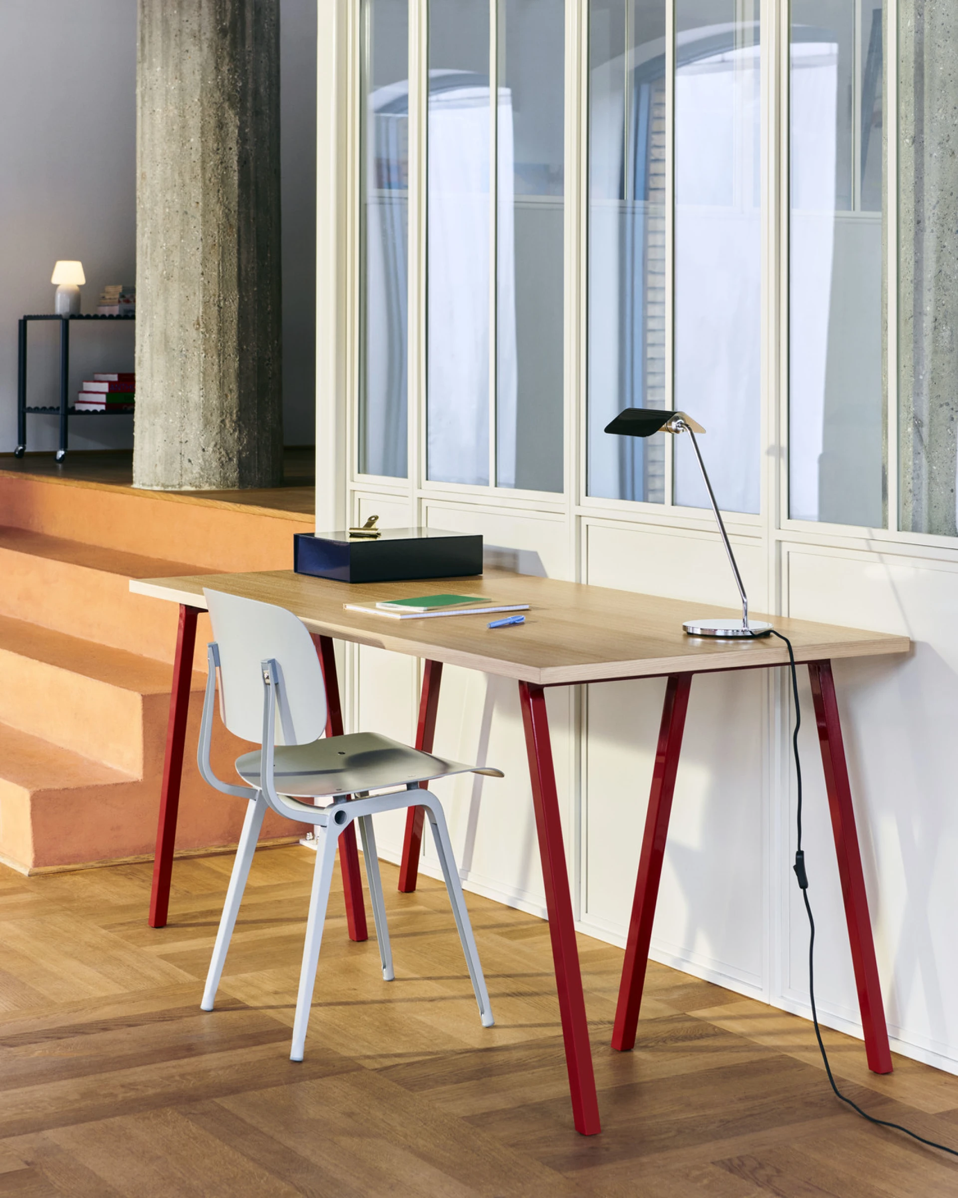 Loop Stand Table