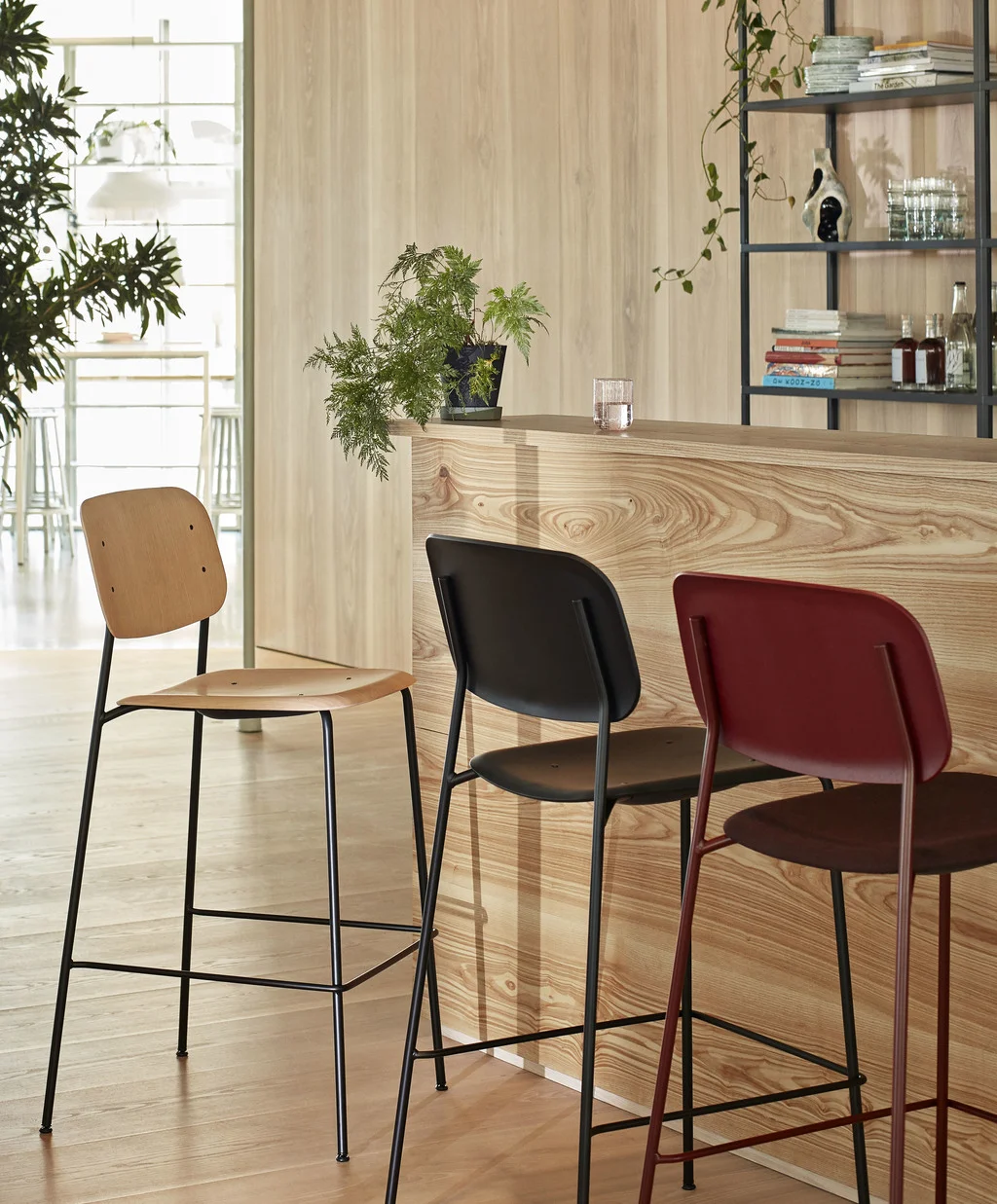Soft Edge 90 Bar Stool
