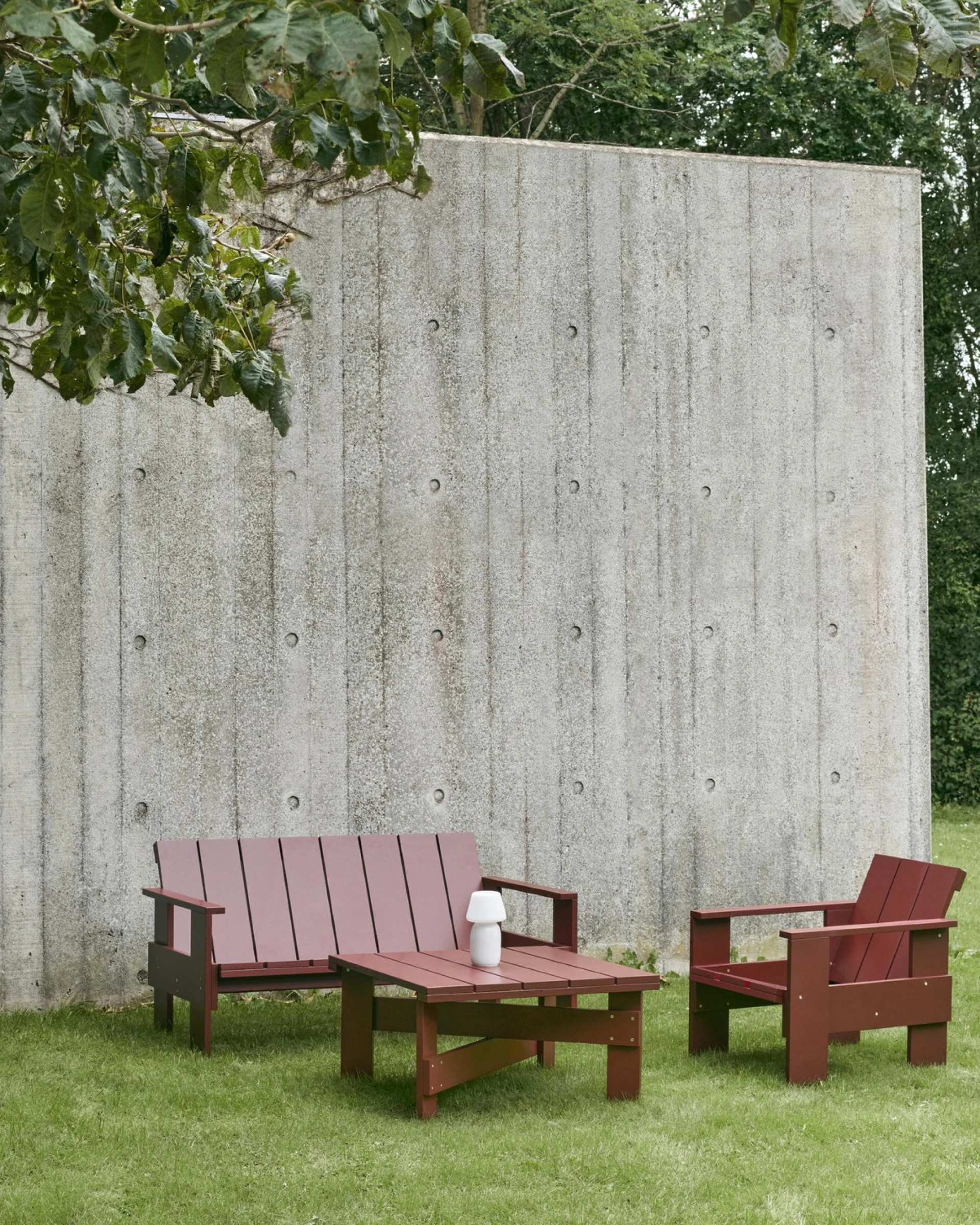 Crate Lounge Chair Iron red