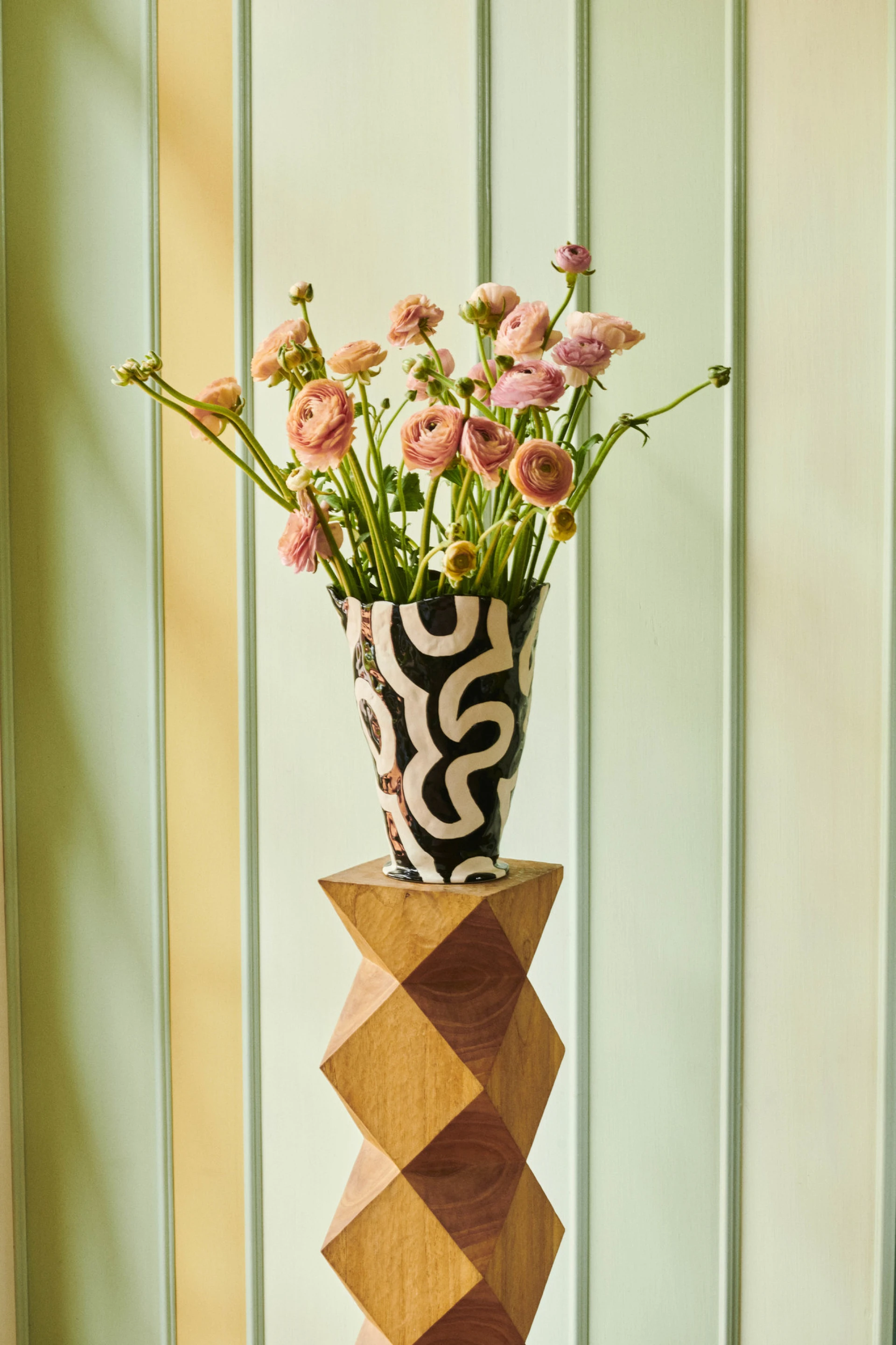 Jessica Hans Shadow Vase Black and white Jessica Hans Shadow Vase Black and white
