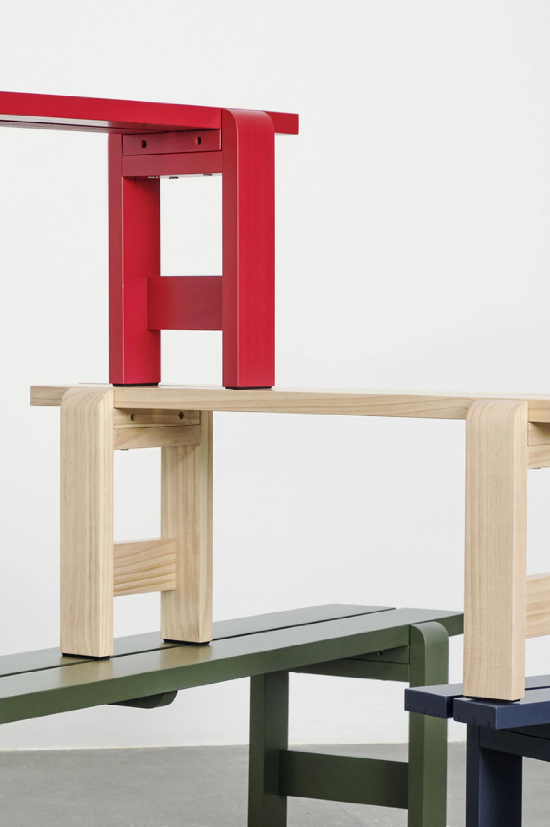 Weekday Bench L111 Wine red