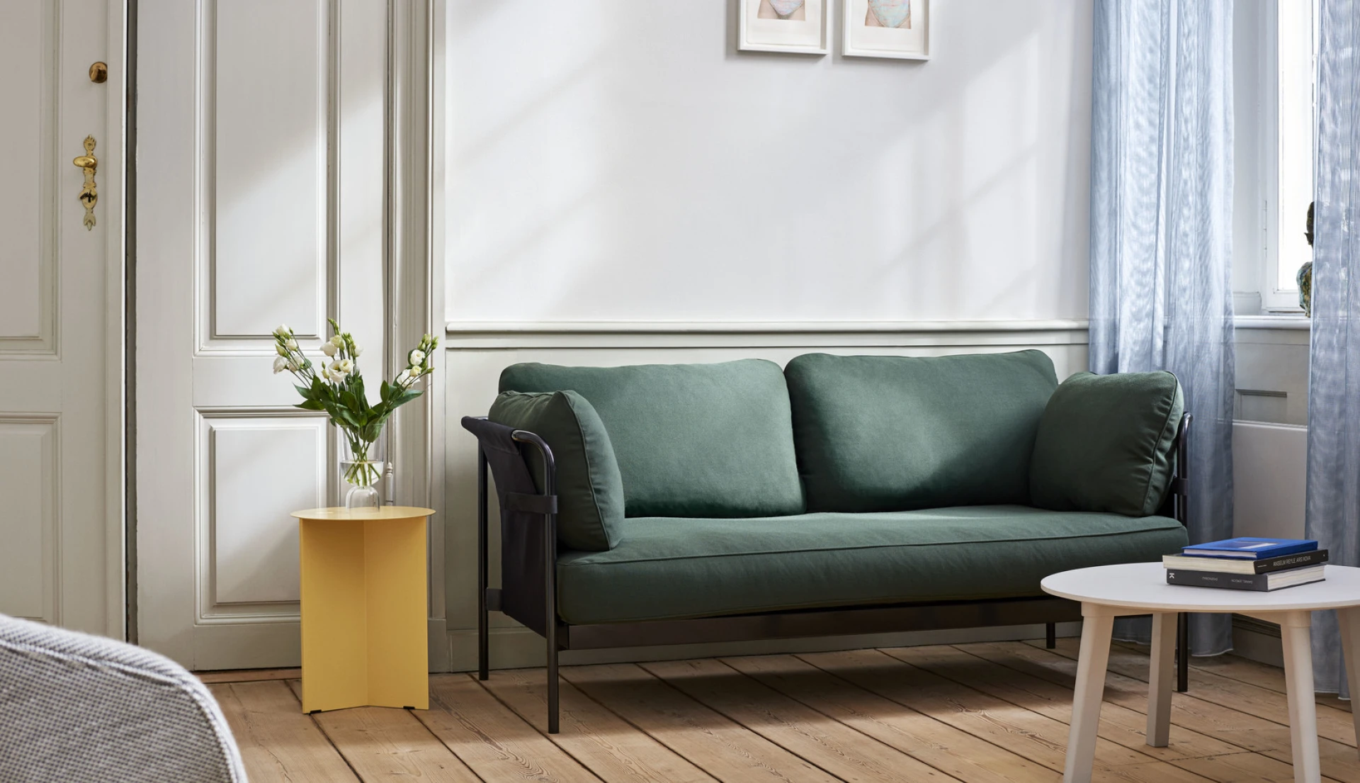 Slit Table Round High Light yellow