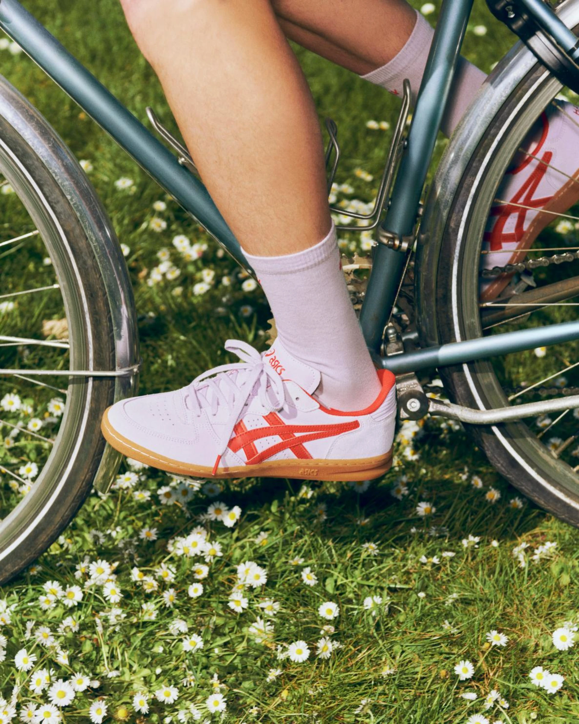 ASICS x HAY Skyhand OG Orchid husht and flame scarlet