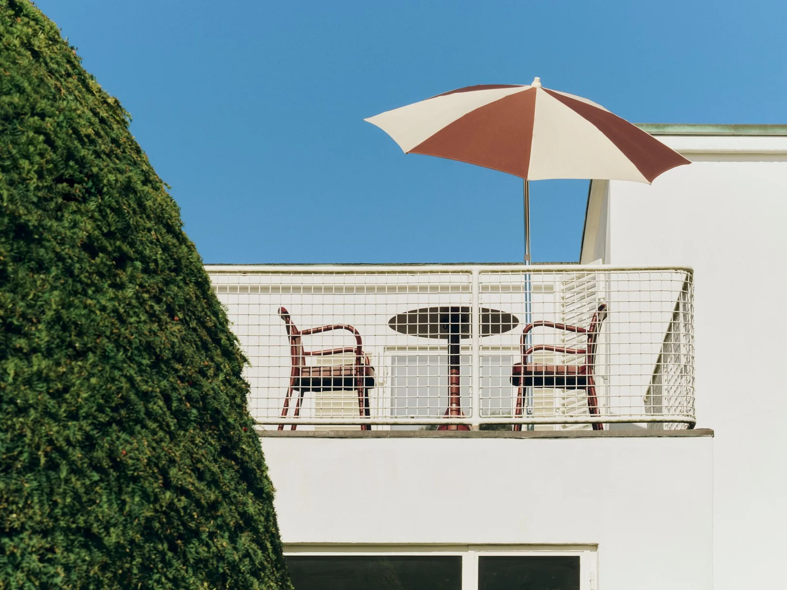 Terrazza Parasol Octagon Off-white and burgundy