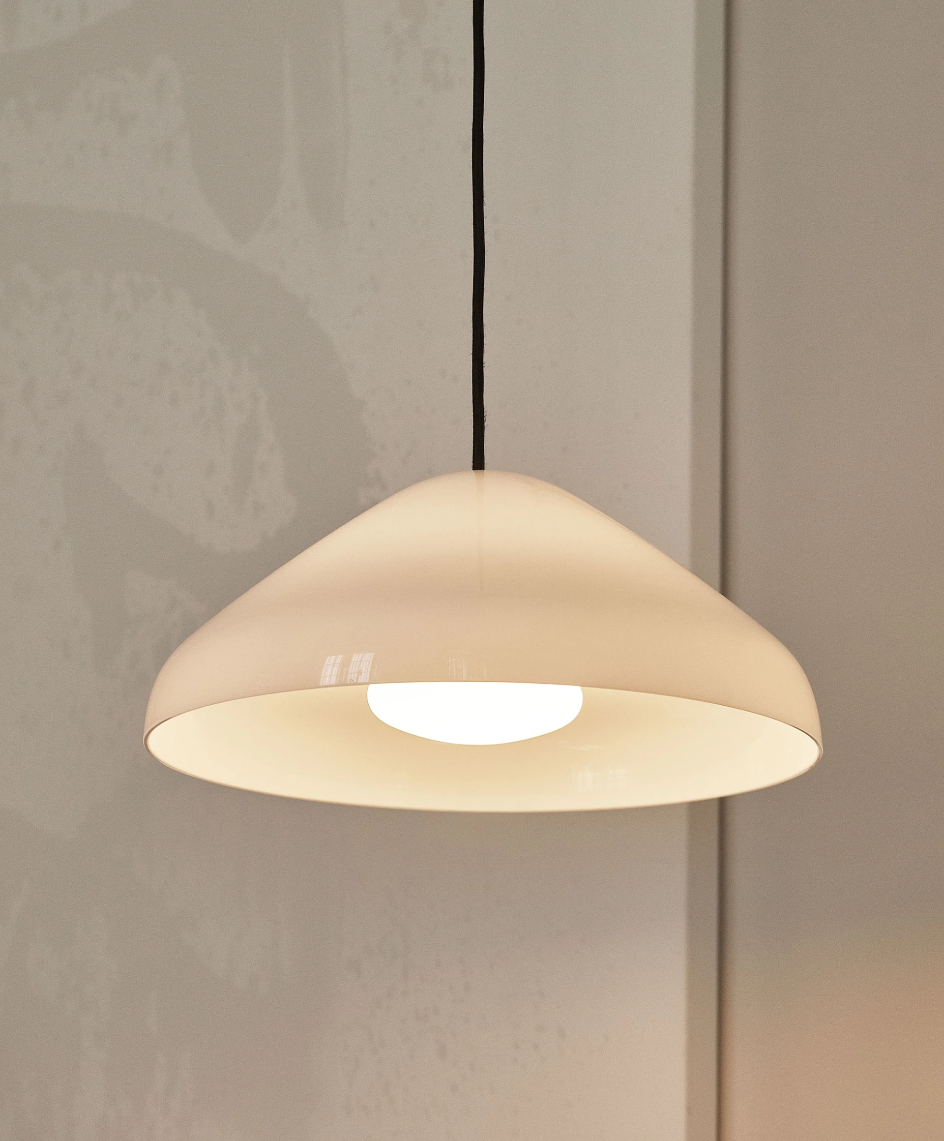 Pao Glass Pendant 350 White Pao Glass Pendant 350 White