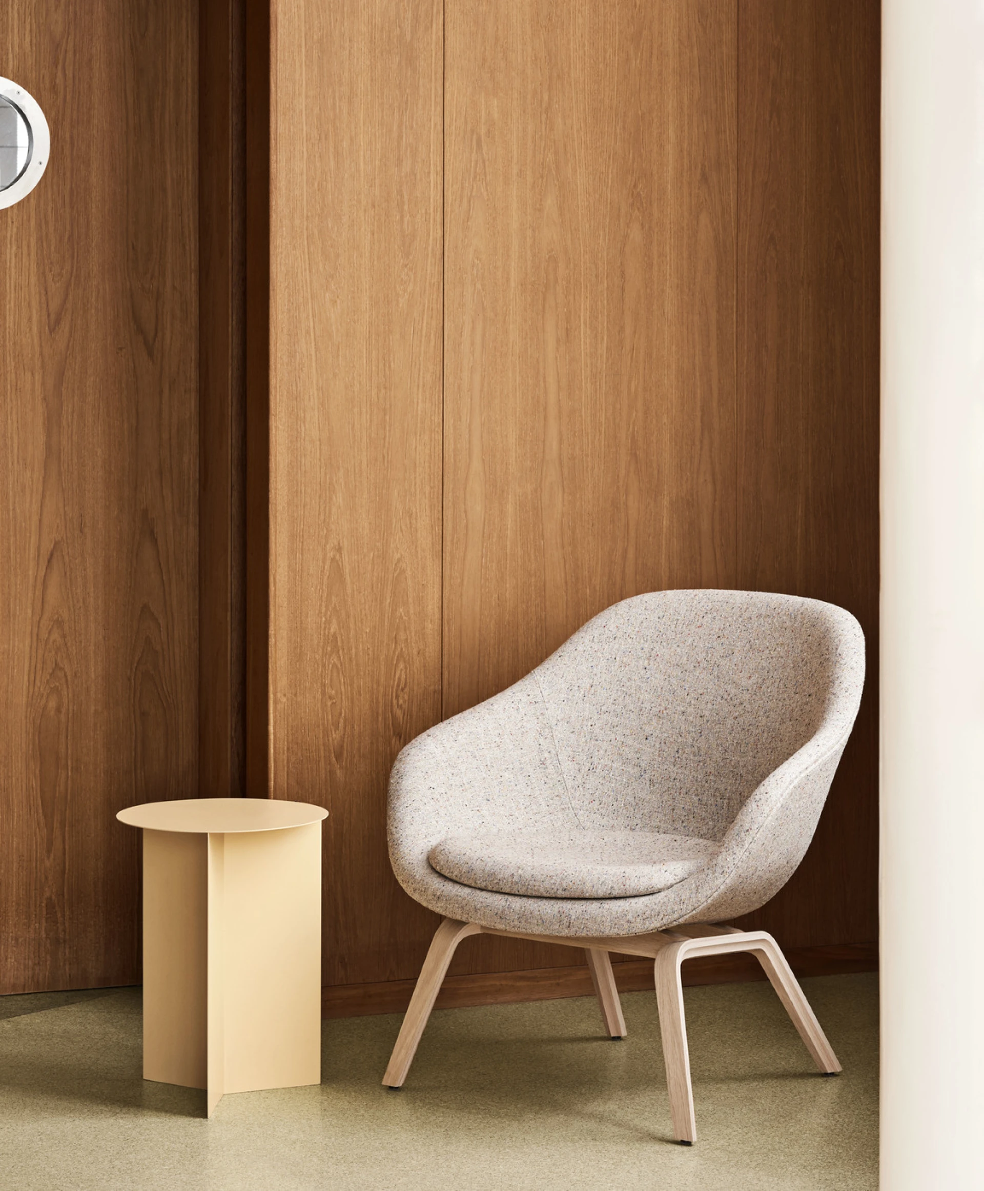 Slit Table Round High Light yellow