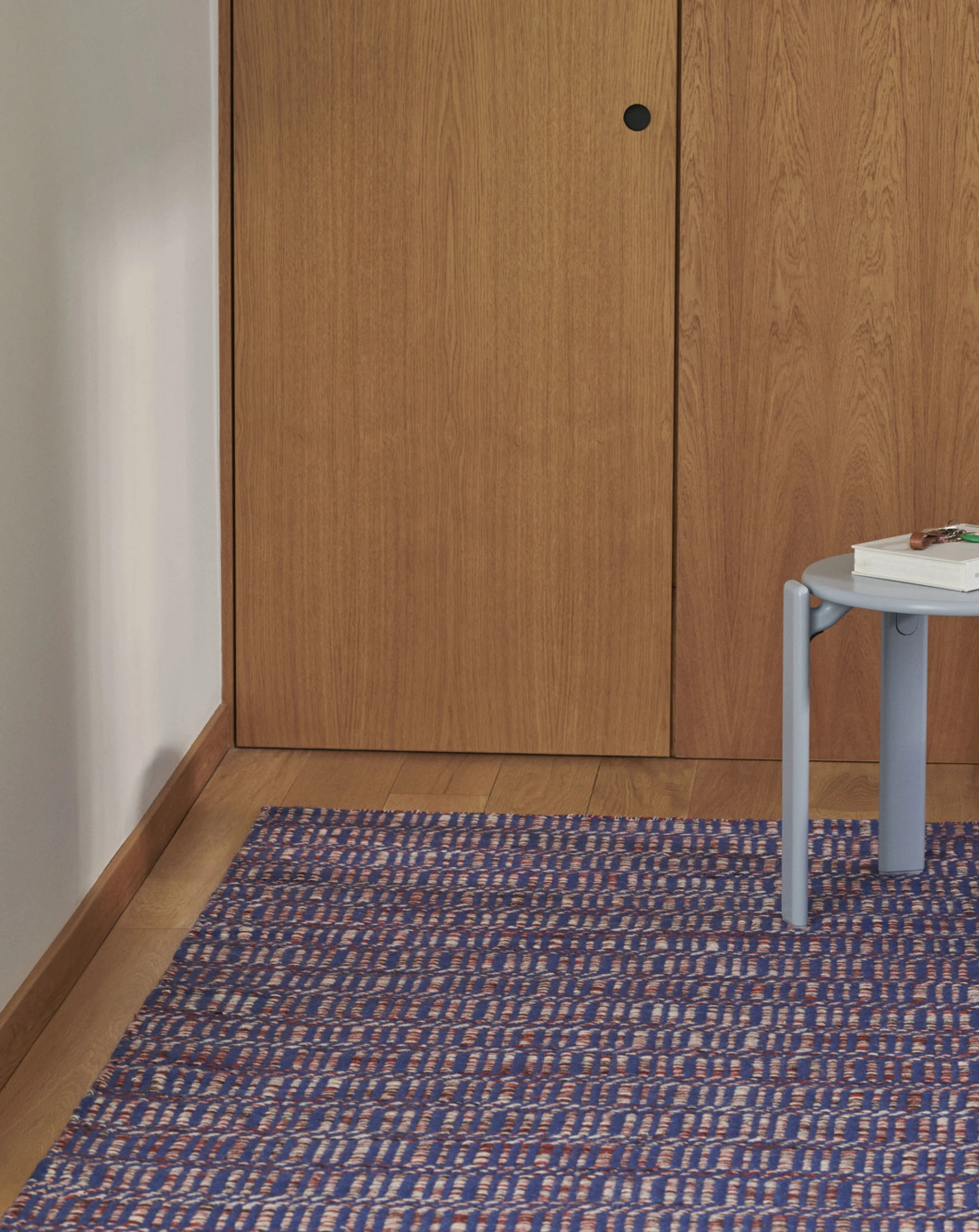 Radio Rug 140 x 200 Red, blue Radio Rug 140 x 200 Red, blue