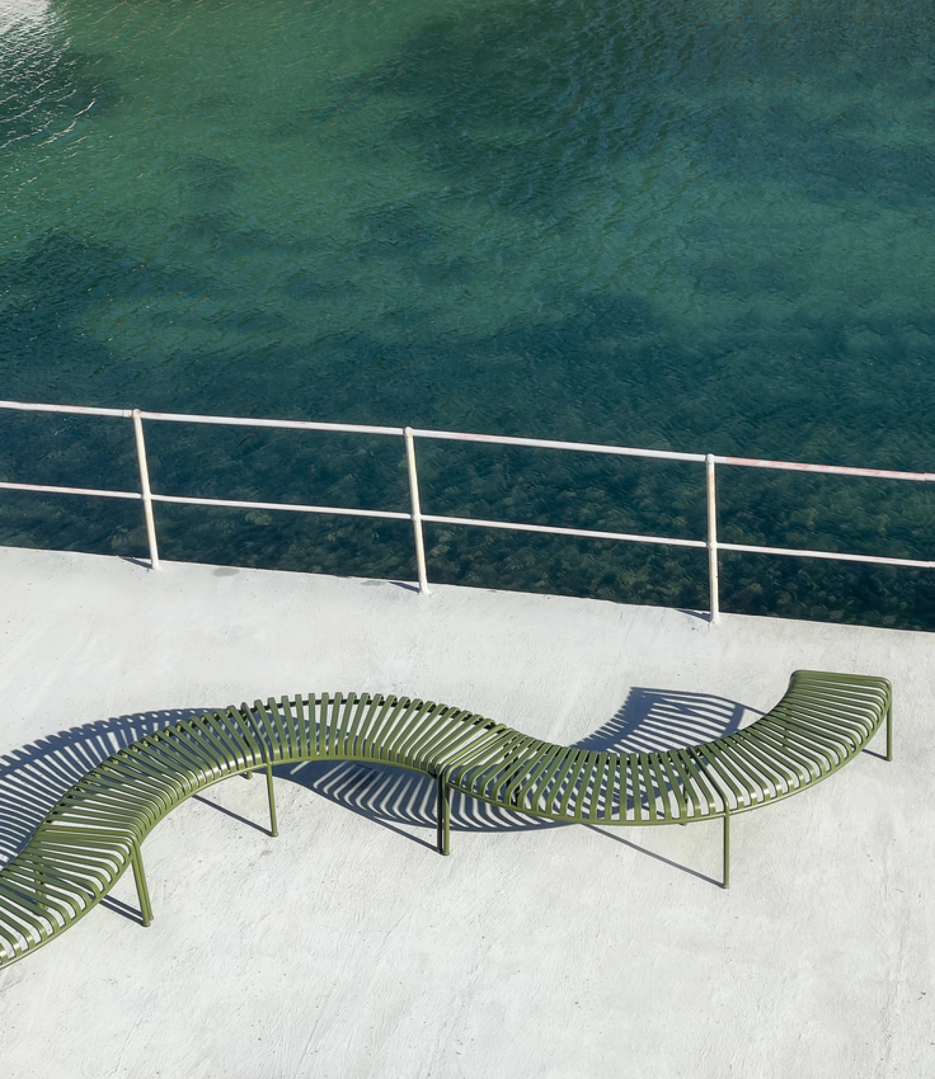 Palissade Park Bench incl. Middle Leg