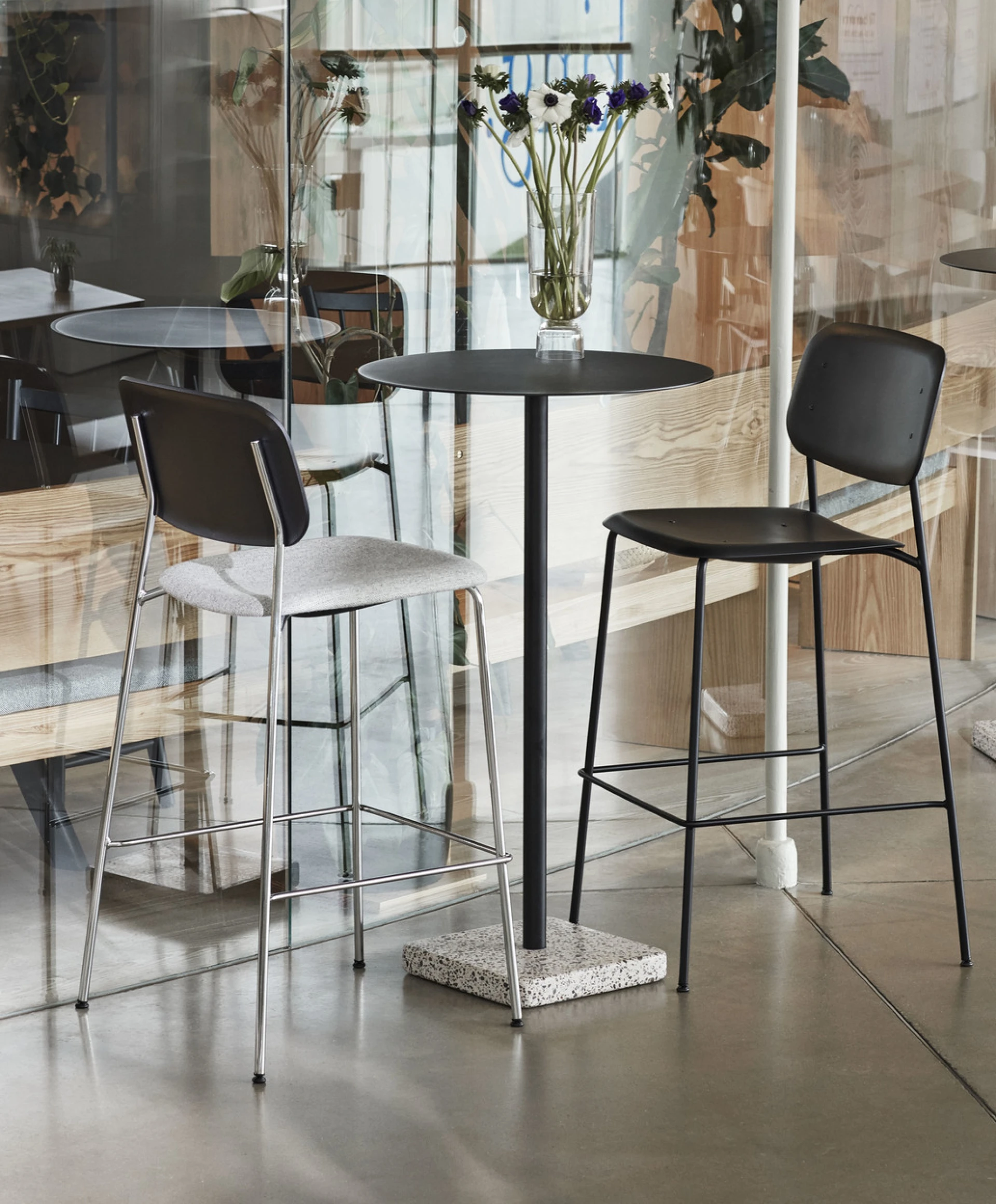 Soft Edge 95 Bar Stool