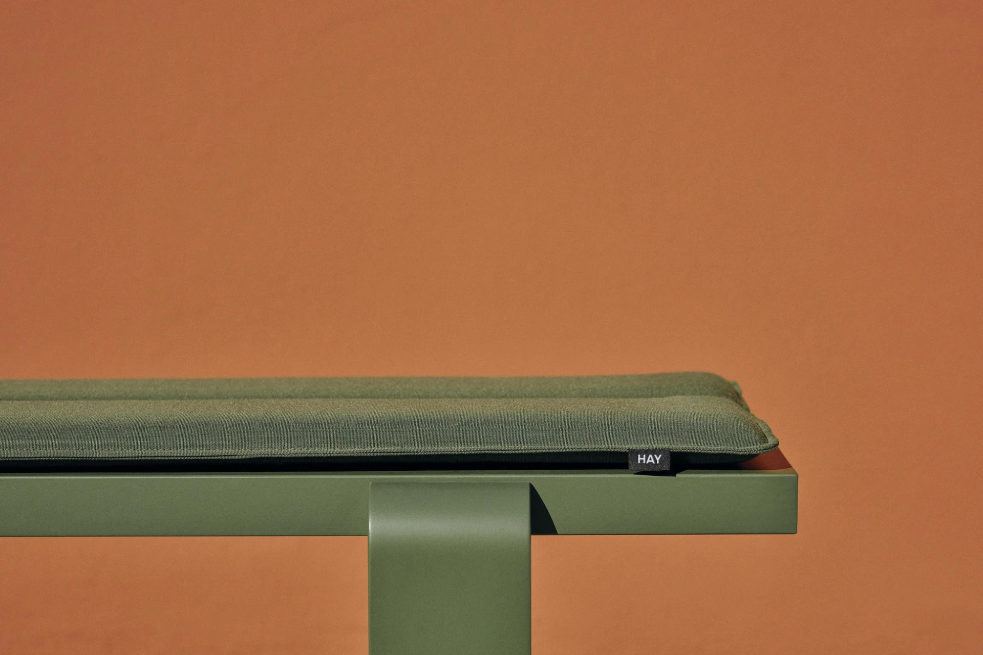 Weekday Bench L190 Olive