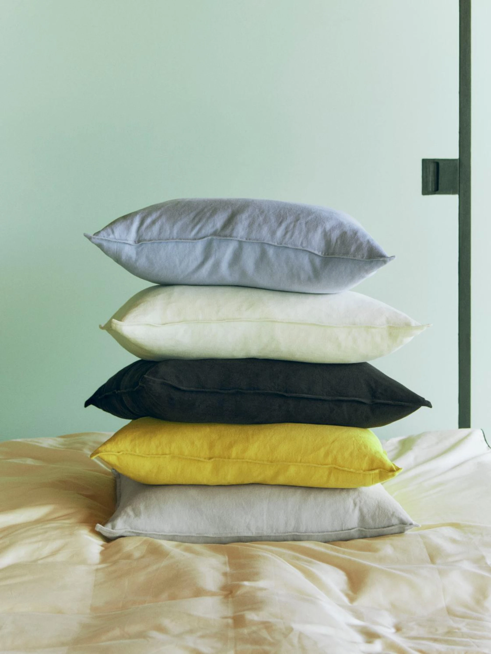 Linen Cushion 60 x 60 Blue, black