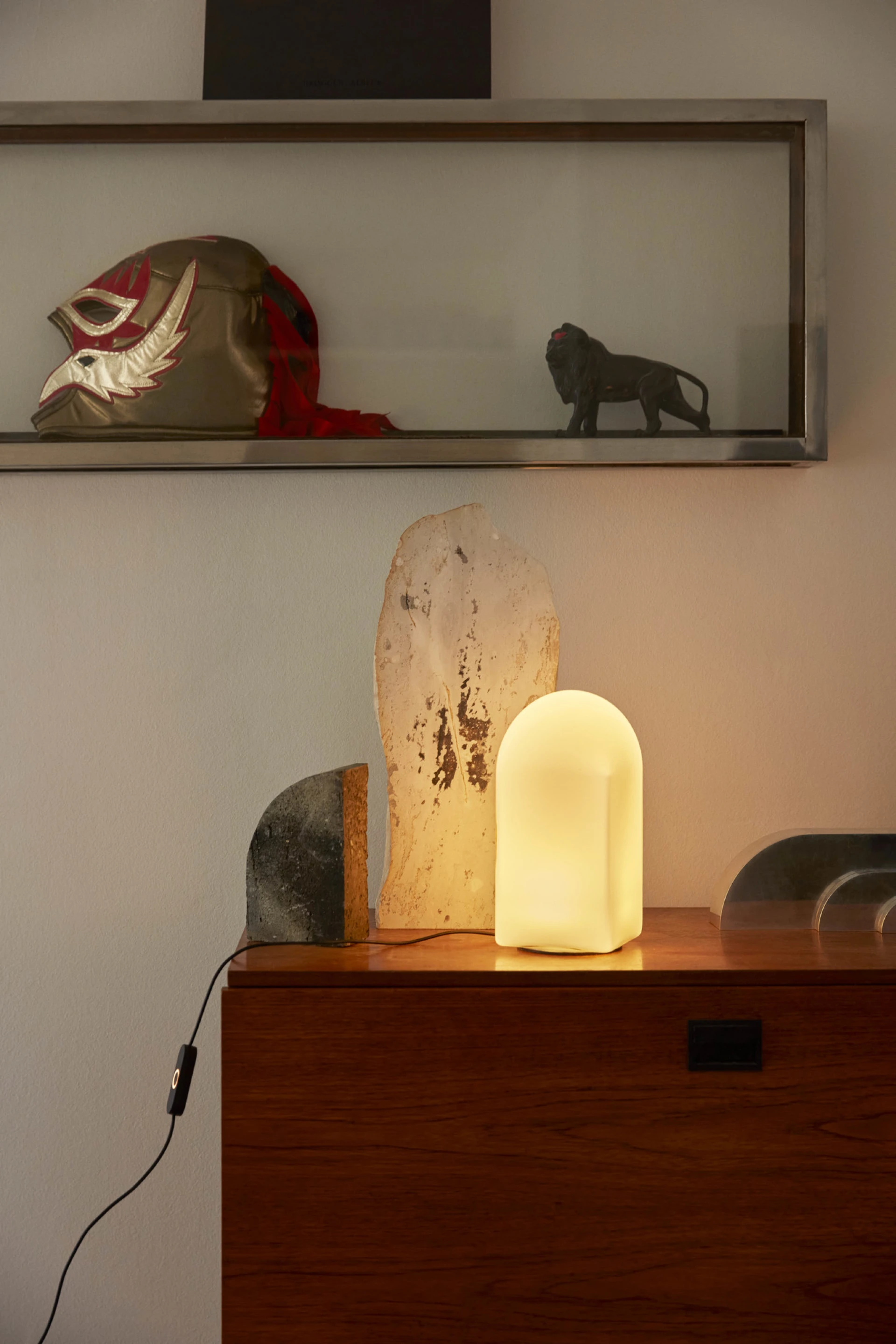 Parade Table Lamp 240 Shell white 