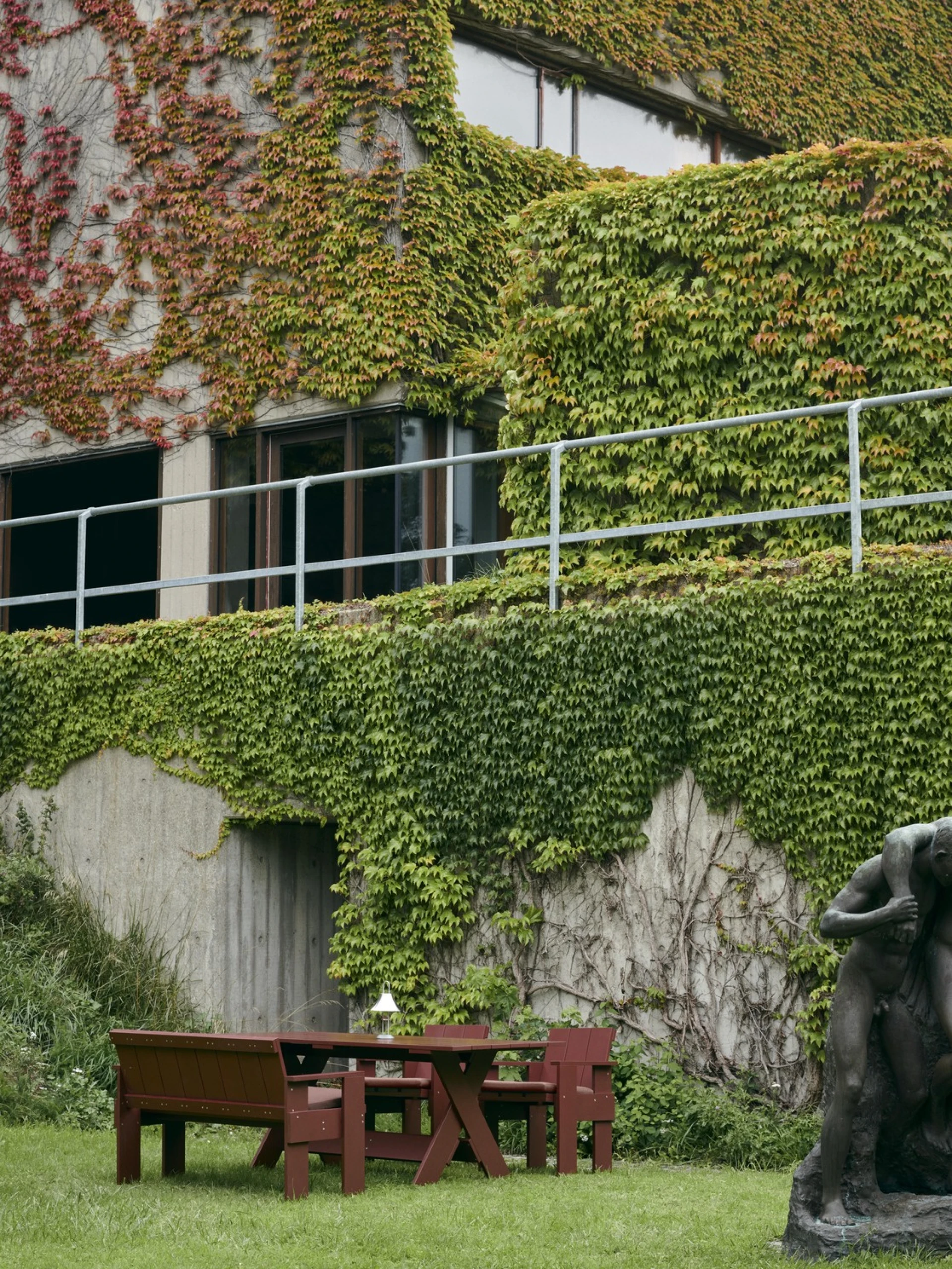 Crate Dining Bench Iron red