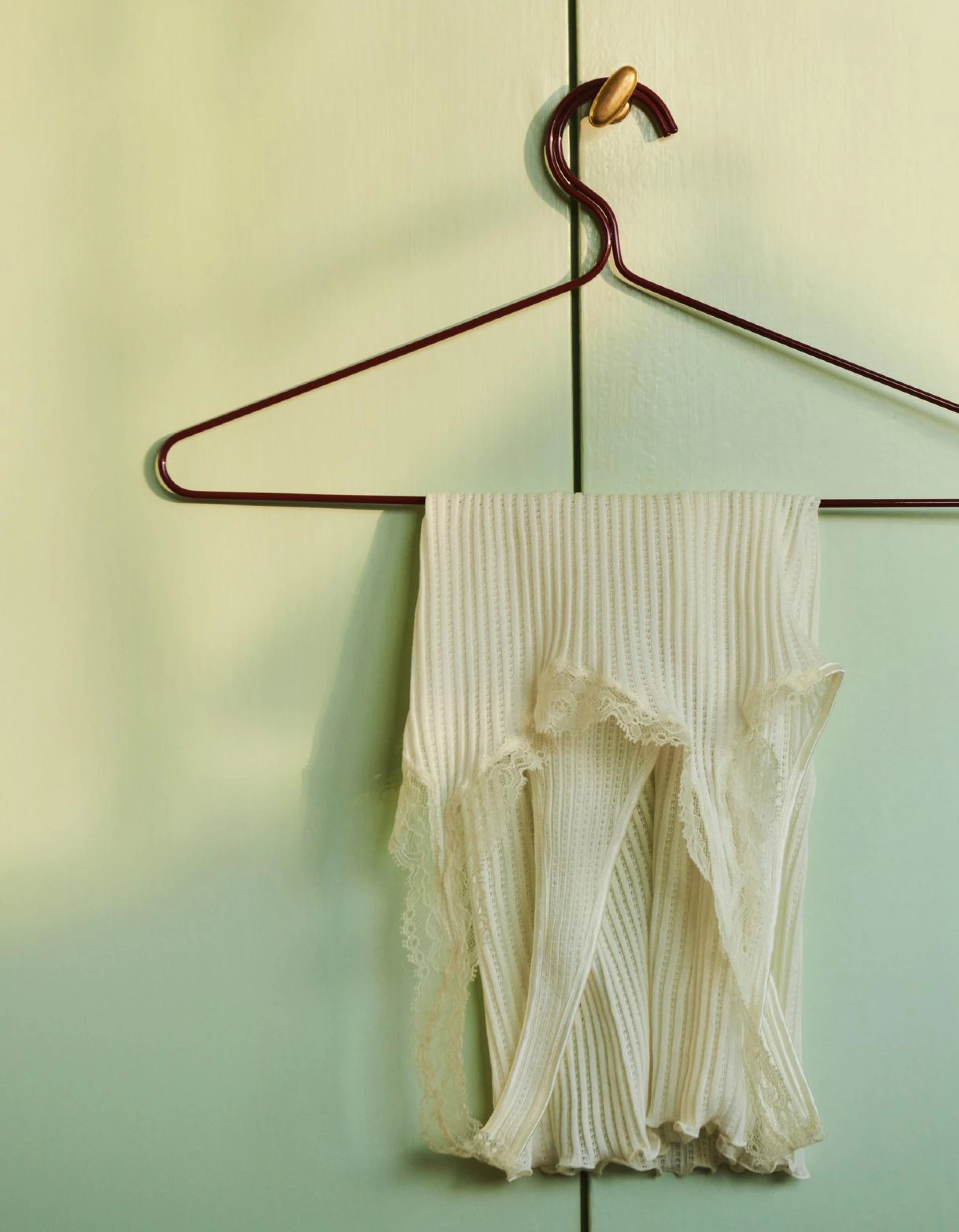 Colour Hanger Set of 3  Maroon red