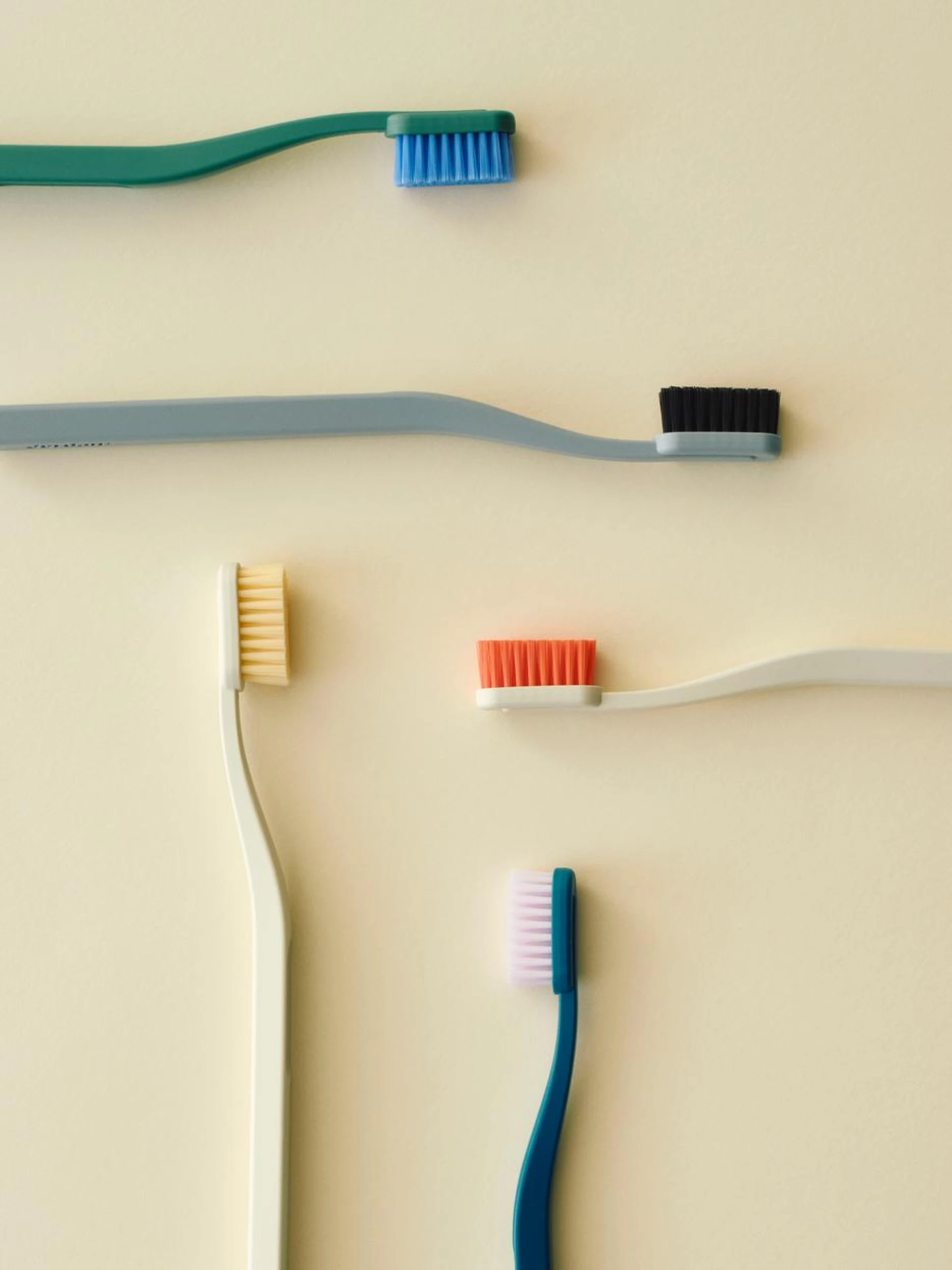 Tann Toothbrush Off-white and red