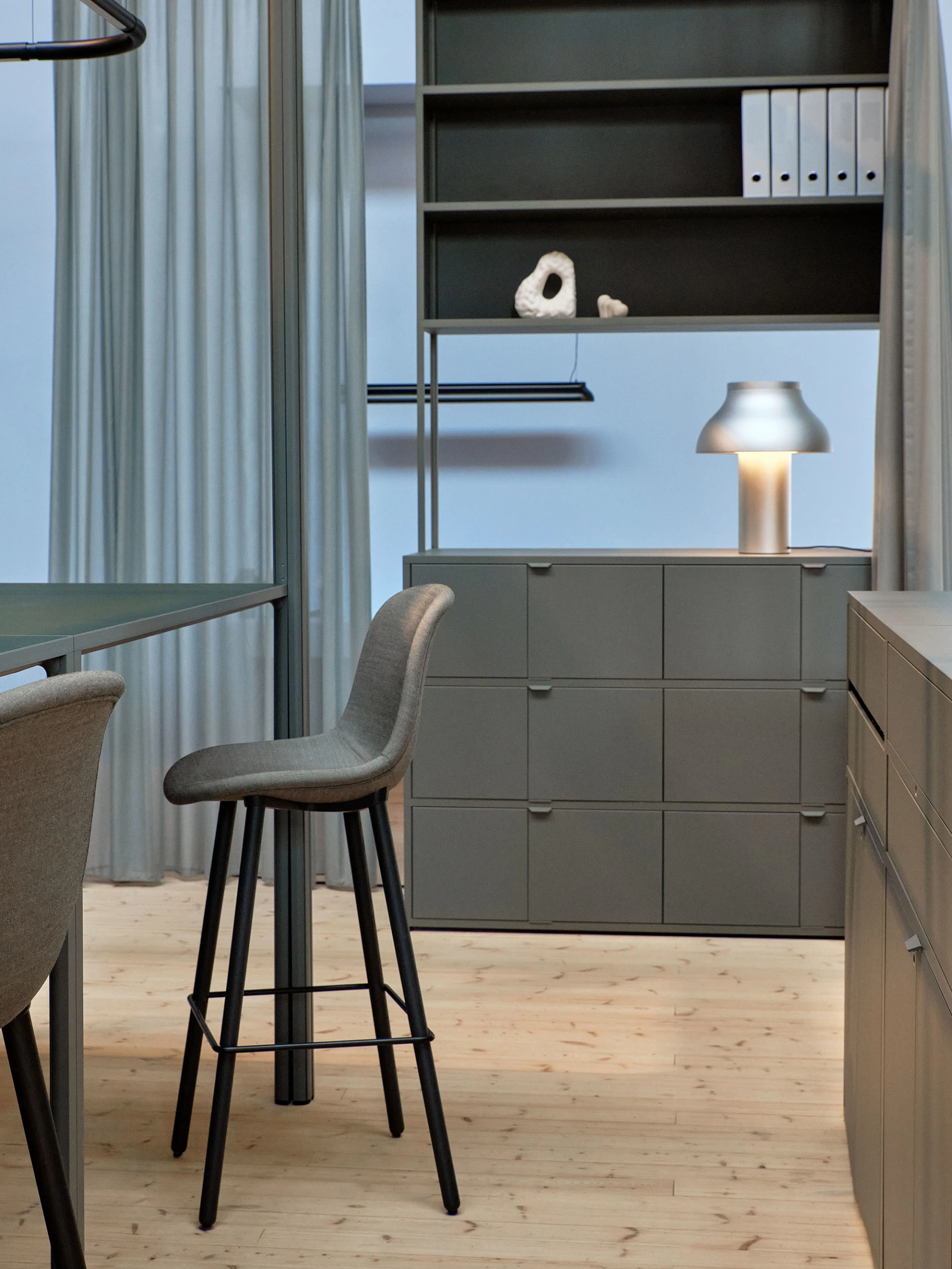 PC linear pendant soft black