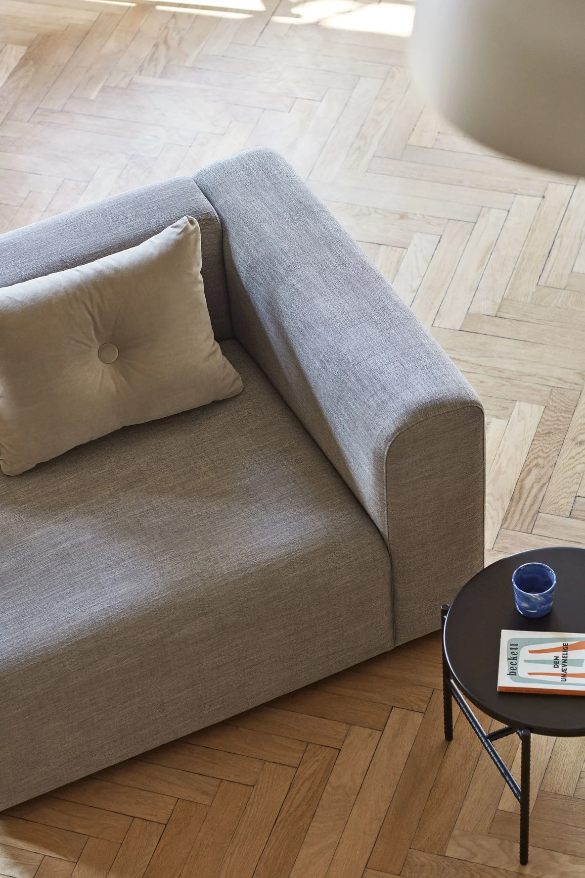 Rebar Round Side Table Soft black frame with Marble tabletop 