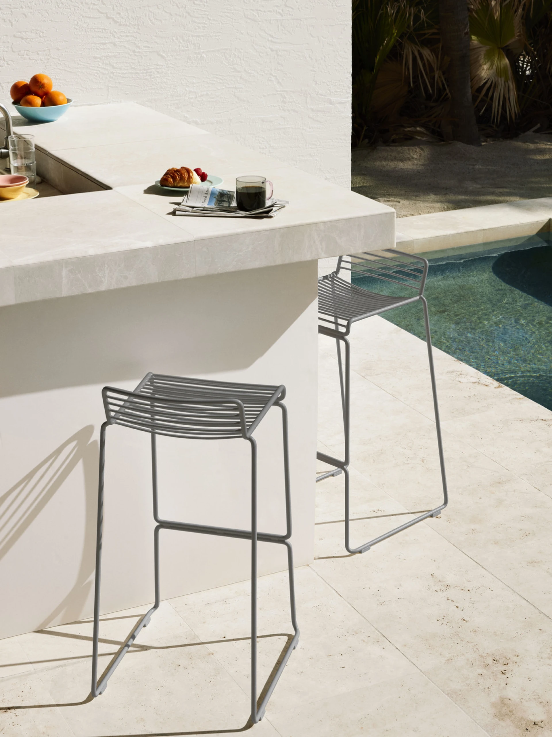 Hee Bar Stool High Asphalt grey