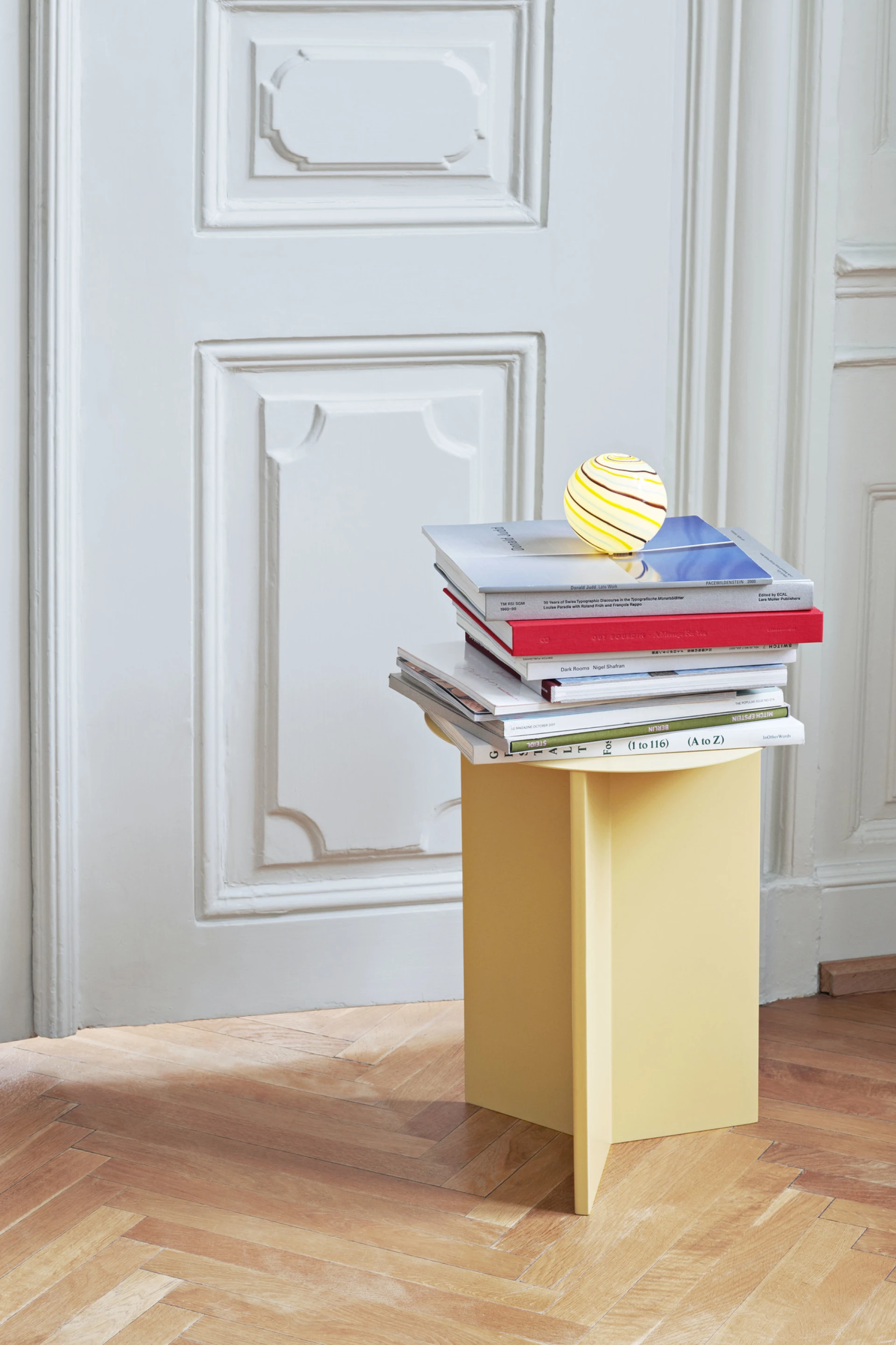 Slit Table Round High Light yellow