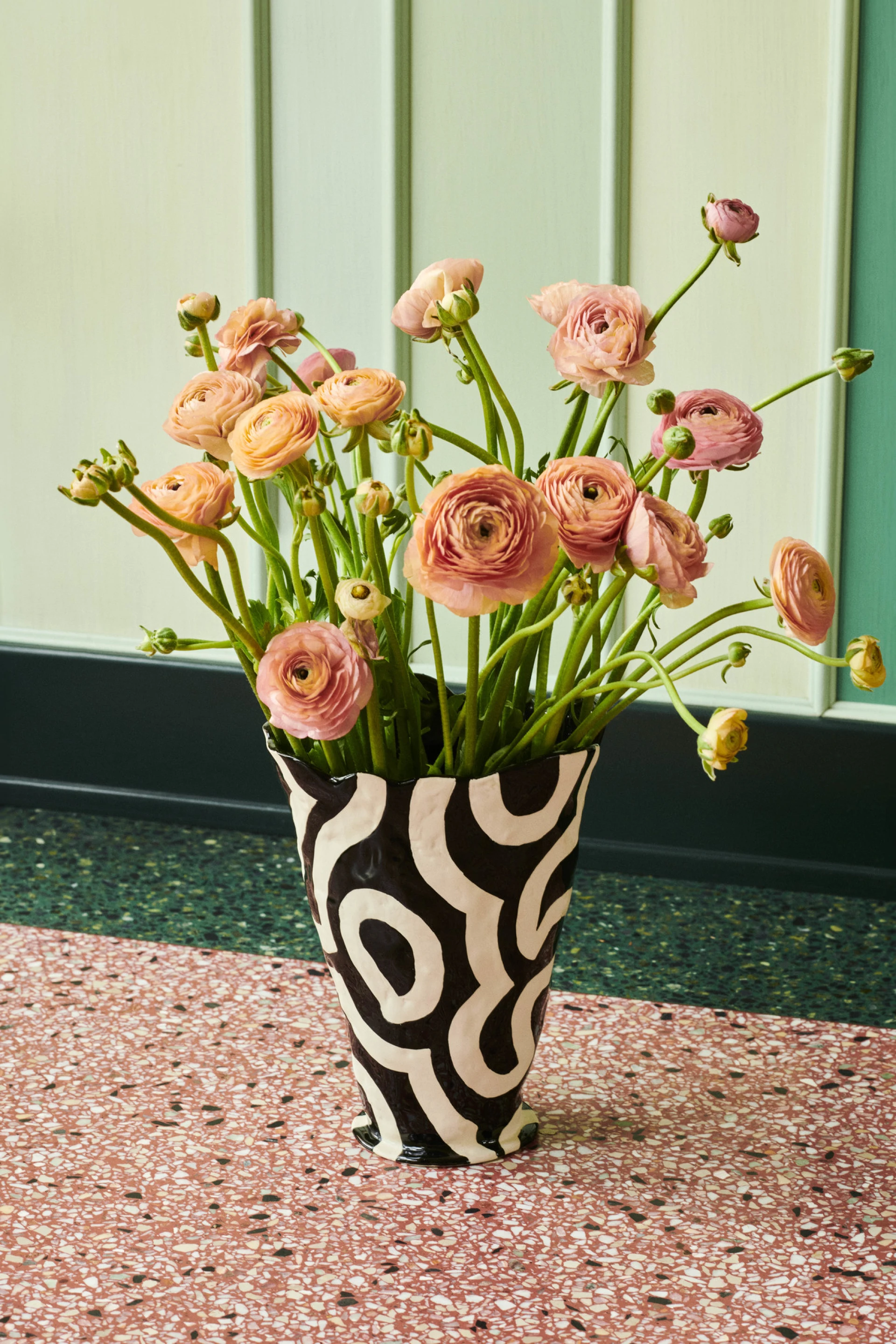 Jessica Hans Shadow Vase Black and white