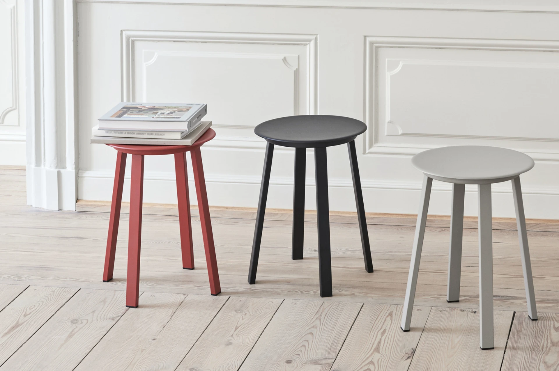 Revolver Stool Lava red